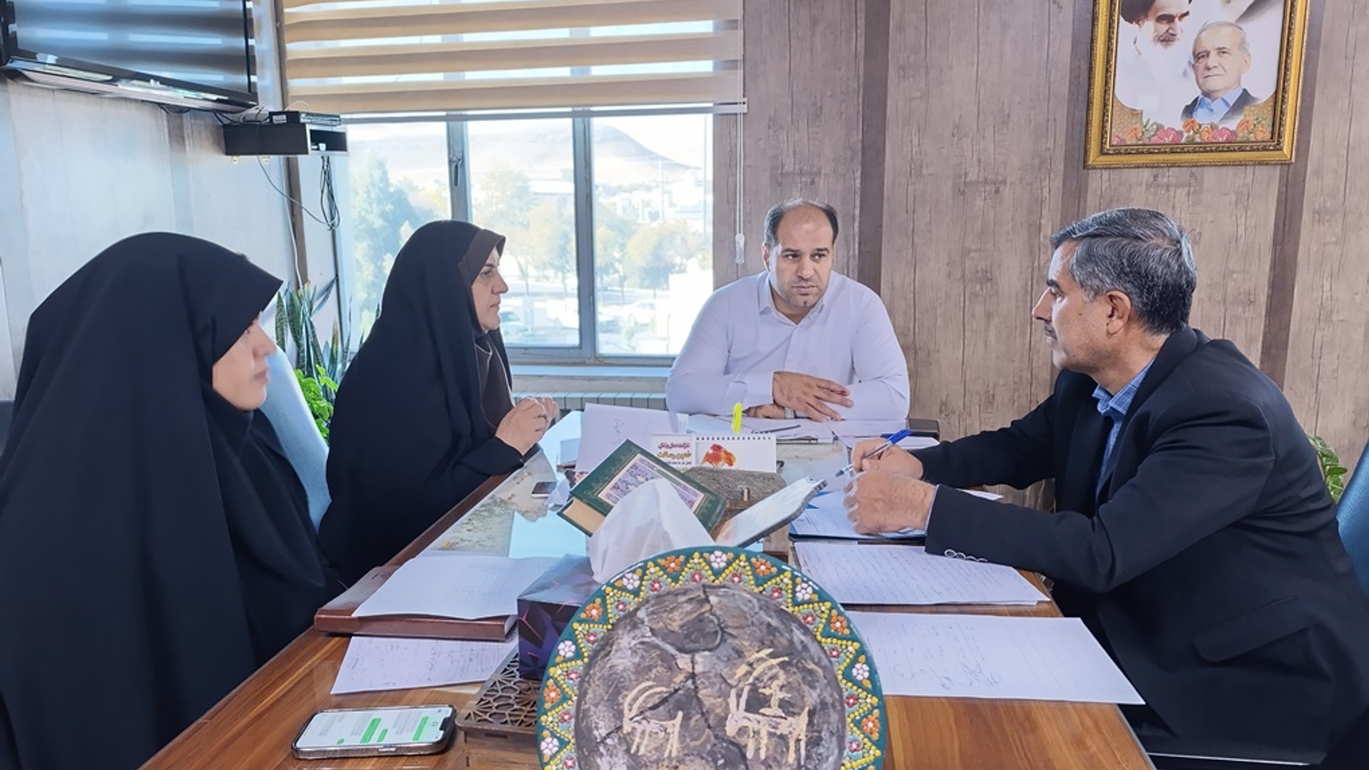 سومین جلسه هماهنگی توزیع اعتبارات روستاهای فاقد دهیاری شهرستان خمین در سال 1404 برگزار شد