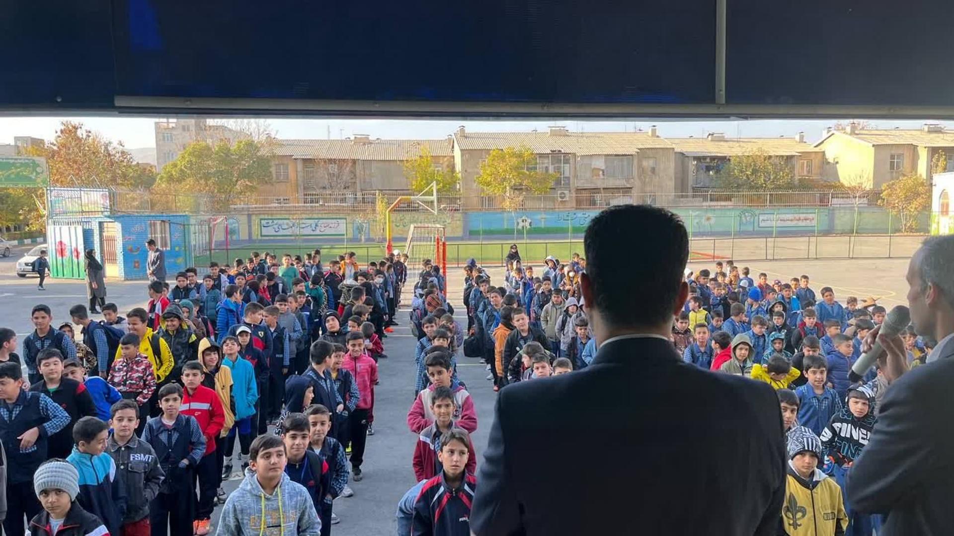 مدیرکل پدافند غیرعامل استان مرکزی در جمع دانش‌آموزان مدرسه شاهد شکوفه‌های ایثار اراک