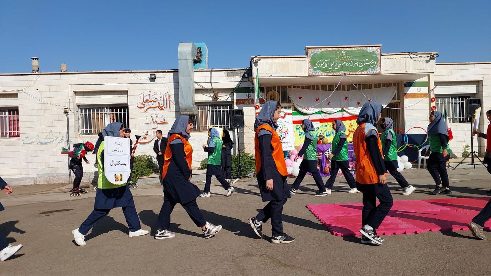 مشعل دوازدهمین دوره المپیادهای ورزشی درون‌مدرسه‌ای در شهر نیم‌ور روشن شد