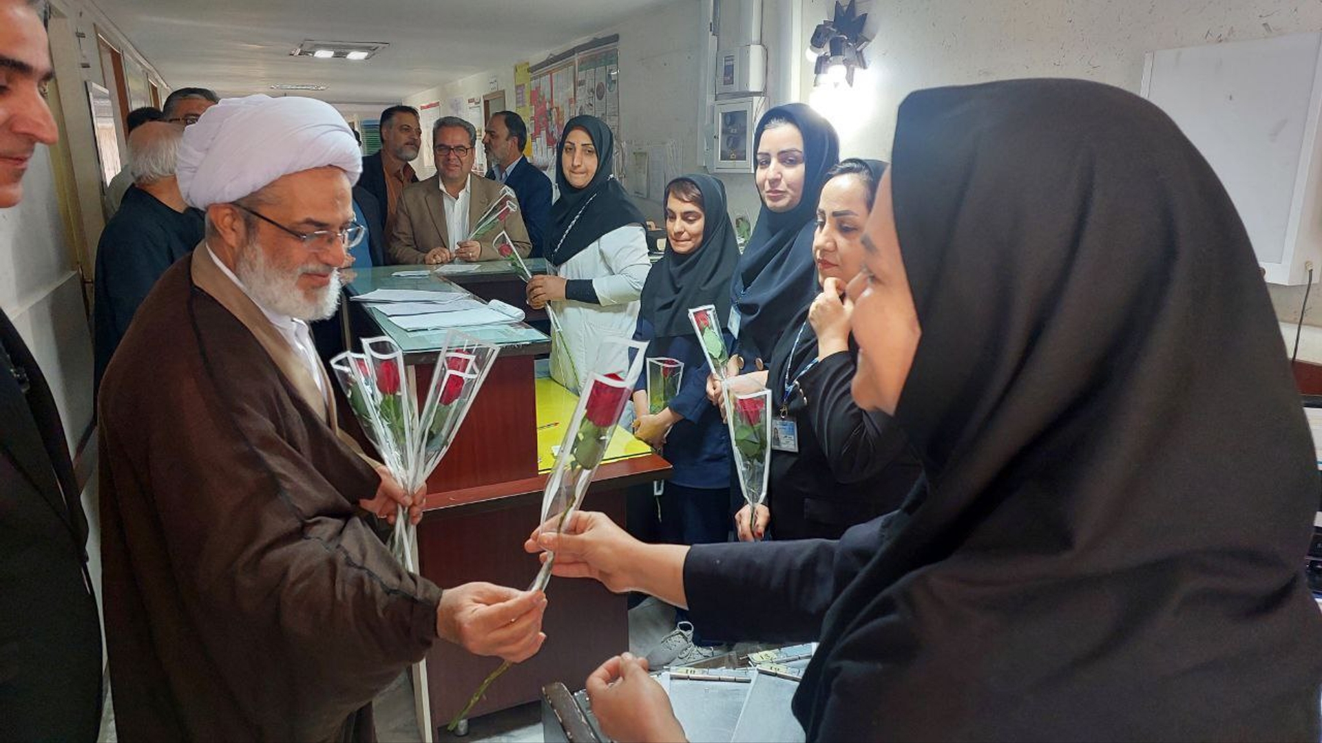 تجلیل از پرستاران به مناسبت میلاد حضرت زینب (س) در بیمارستان امام خمینی (ره) محلات