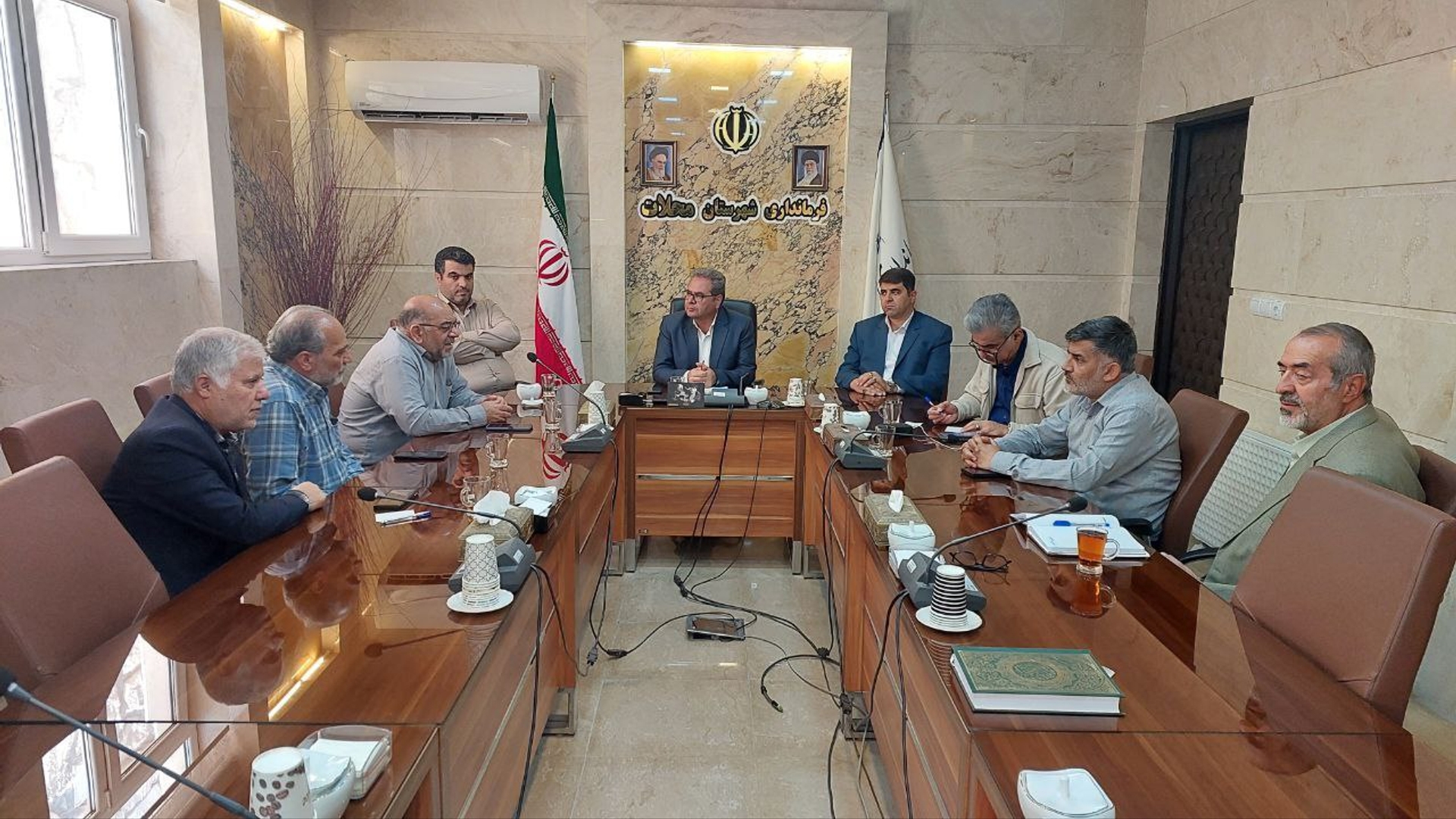 نشست فرماندار محلات با پیشکسوتان و صاحبان اندیشه در راستای توسعه اقتصادی شهرستان برگزار شد