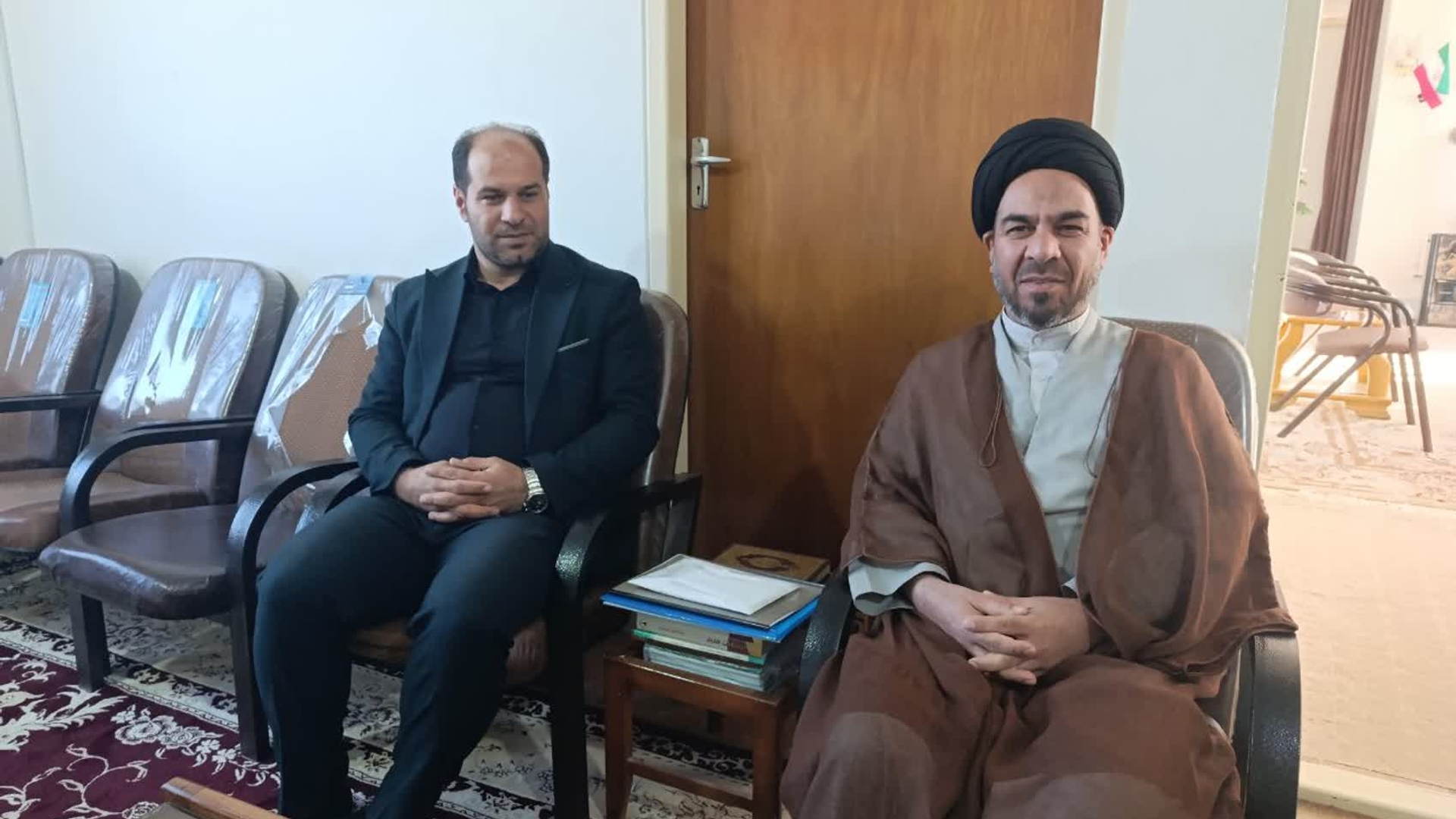 نشست هم اندیشی فرماندار و امام جمعه خمین برگزار شد