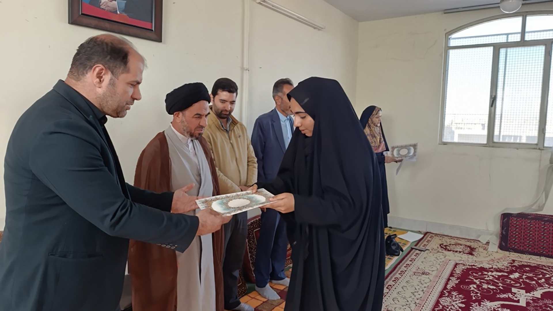 نشست هم اندیشی مسئولان شهرستان با اعضای اتحادیه انجمن اسلامی دانش آموزی خمین ( دختران ) برگزار شد