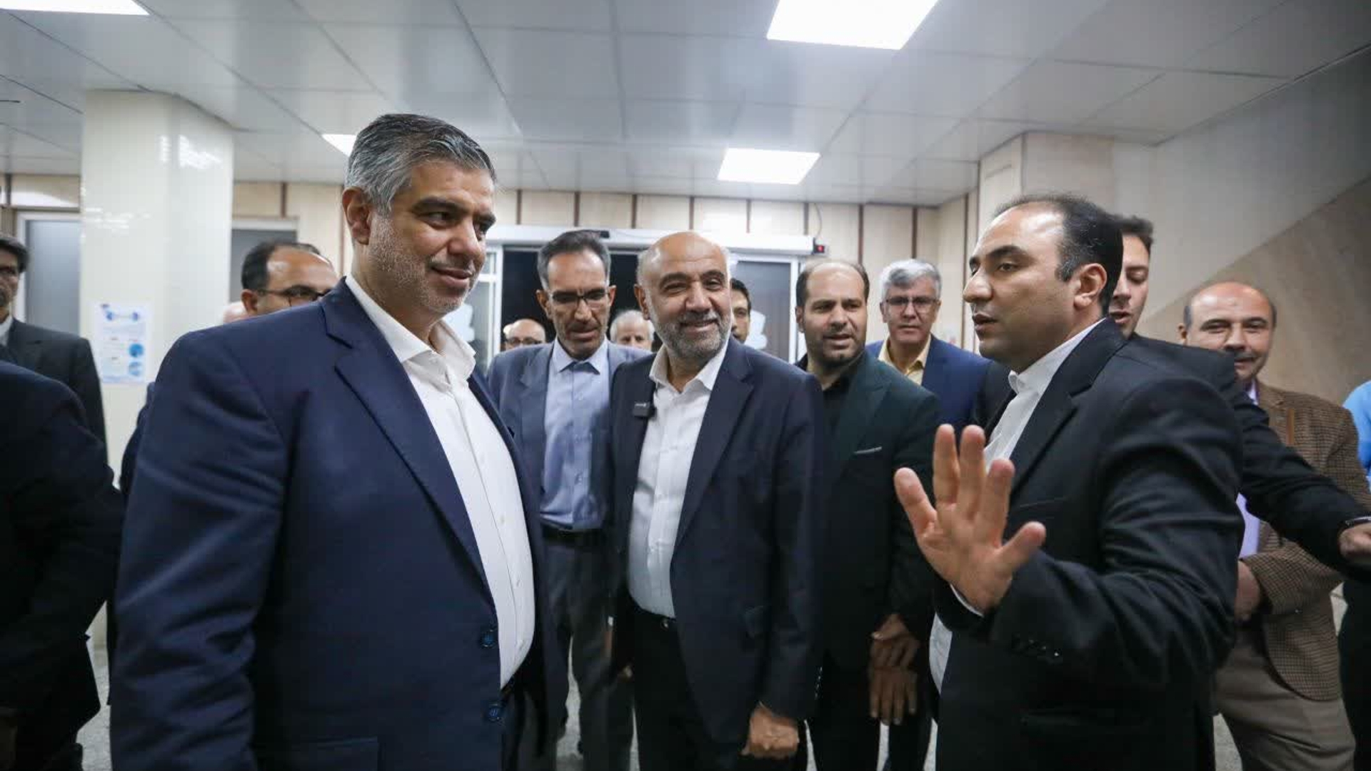 وزیر تعاون کار و رفاه اجتماعی از مجموعه ورزشی کارگران شهرستان خمین بازدید کرد