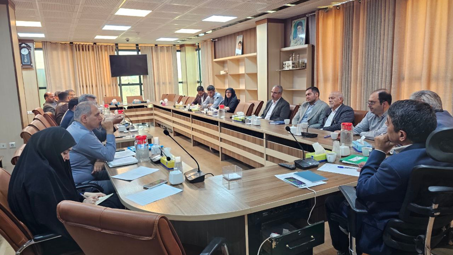 جلسه بررسی روند اجرای پروژه‌های نیروگاه‌های خورشیدی در ساوه برگزار شد.