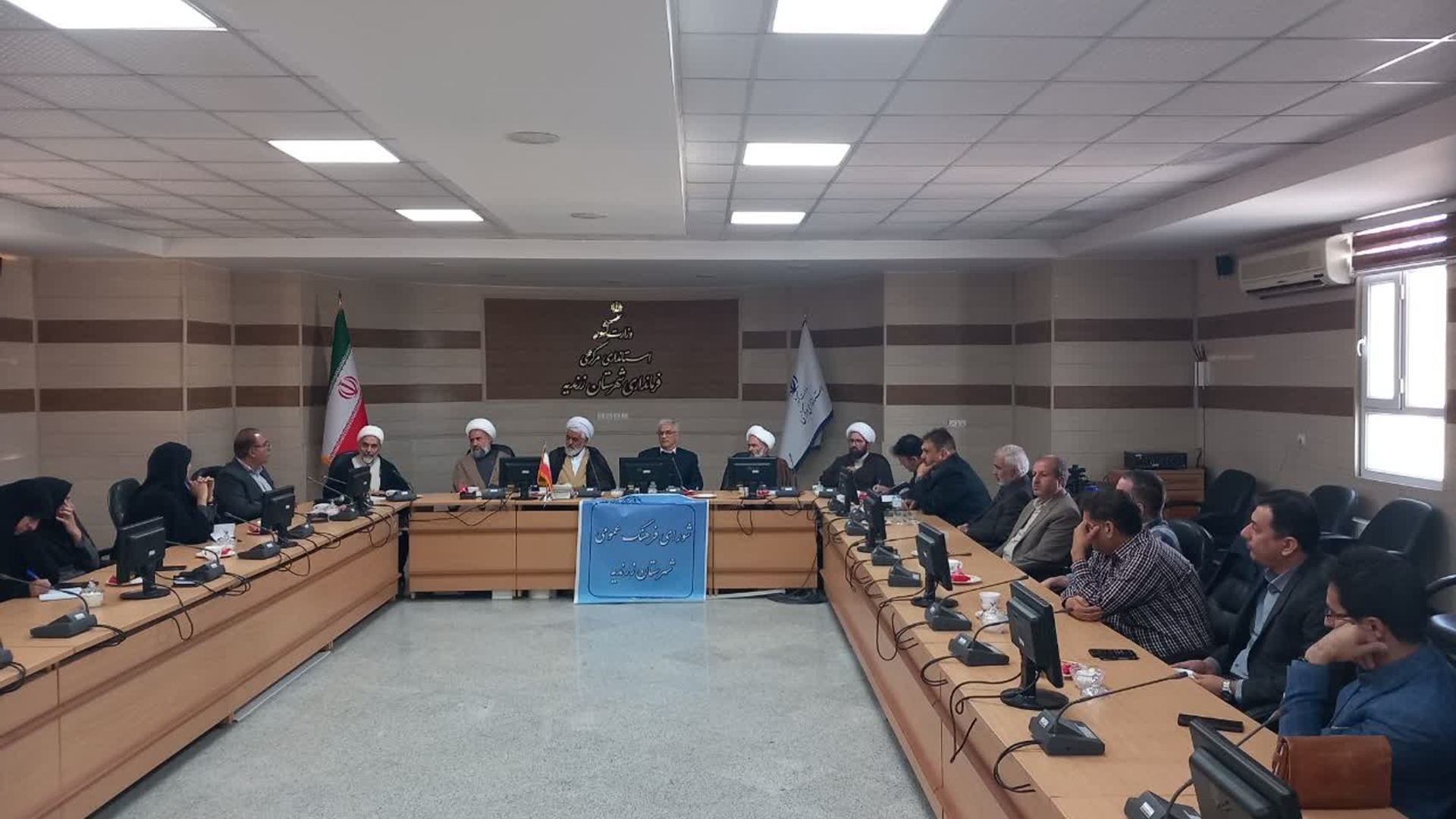 فرماندار زرندیه: فرهنگ عمومی قانون، اقتصاد و سیاست را به اخلاق، وجدان و اعتماد عمومی پیوند می‌دهد