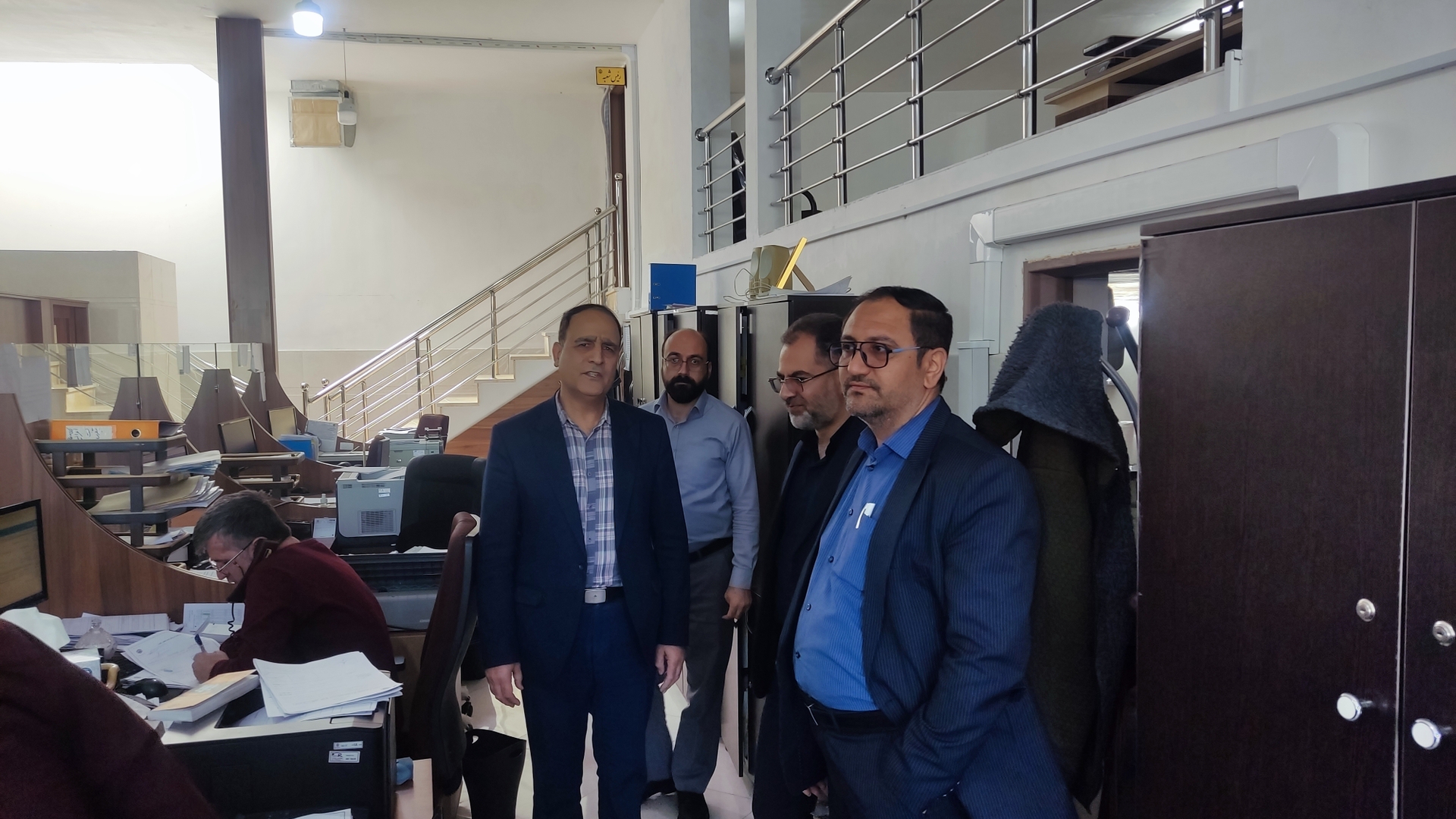 🔘 بازدید سرزده فرماندار شهرستان خنداب از شعبه تأمین اجتماعی خنداب