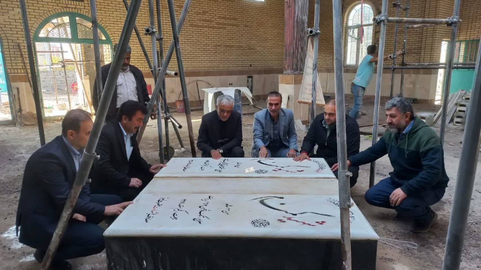 مهدی احمدی از مراحل احداث یادمان شهدای گمنام در زاویه بازدید کرد