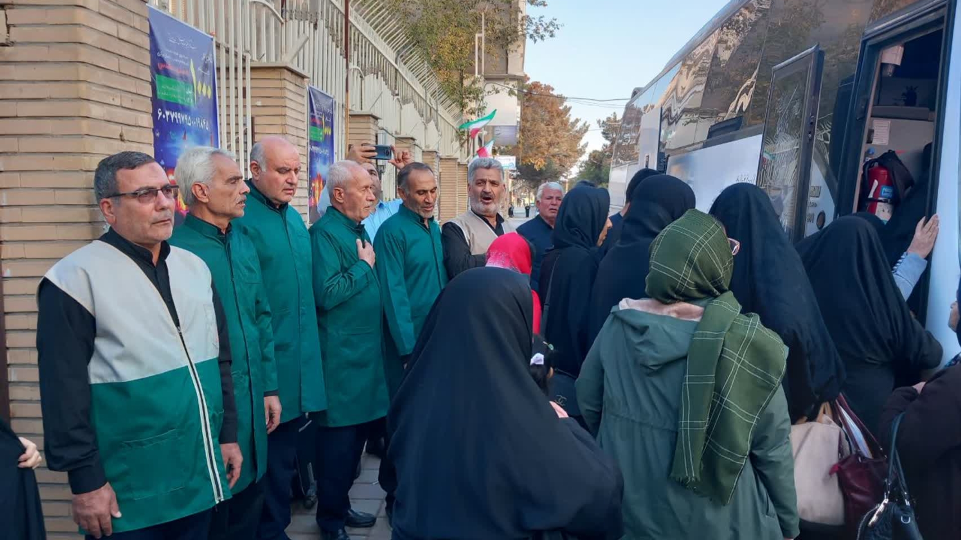 ۴۰ زائر اولی زرندیه با بدرقه فرماندار عازم سفر معنوی شدند