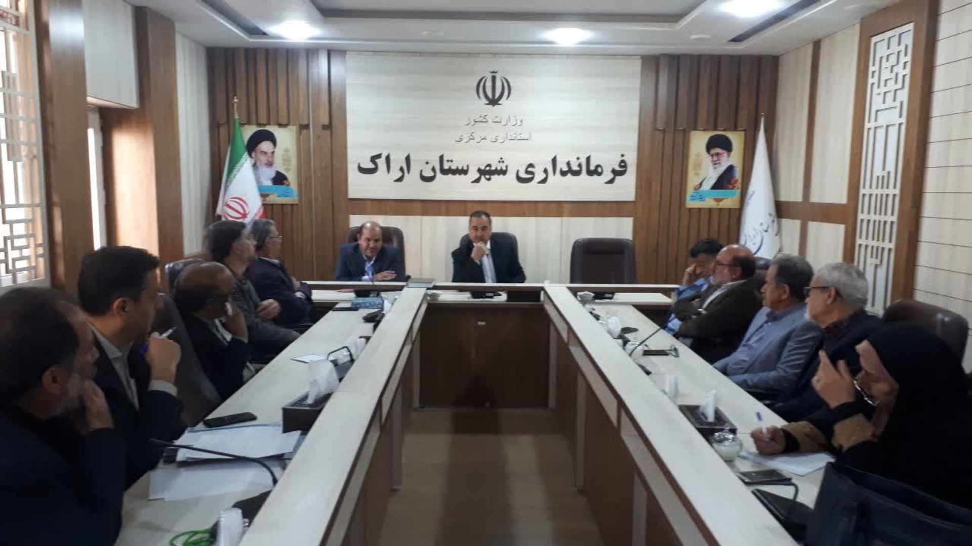 نشست اعضای هیات امنای خانه تاریخی امیرکبیر به ریاست عبدالرضا حاج علی بیگی فرماندار اراک برگزار شد