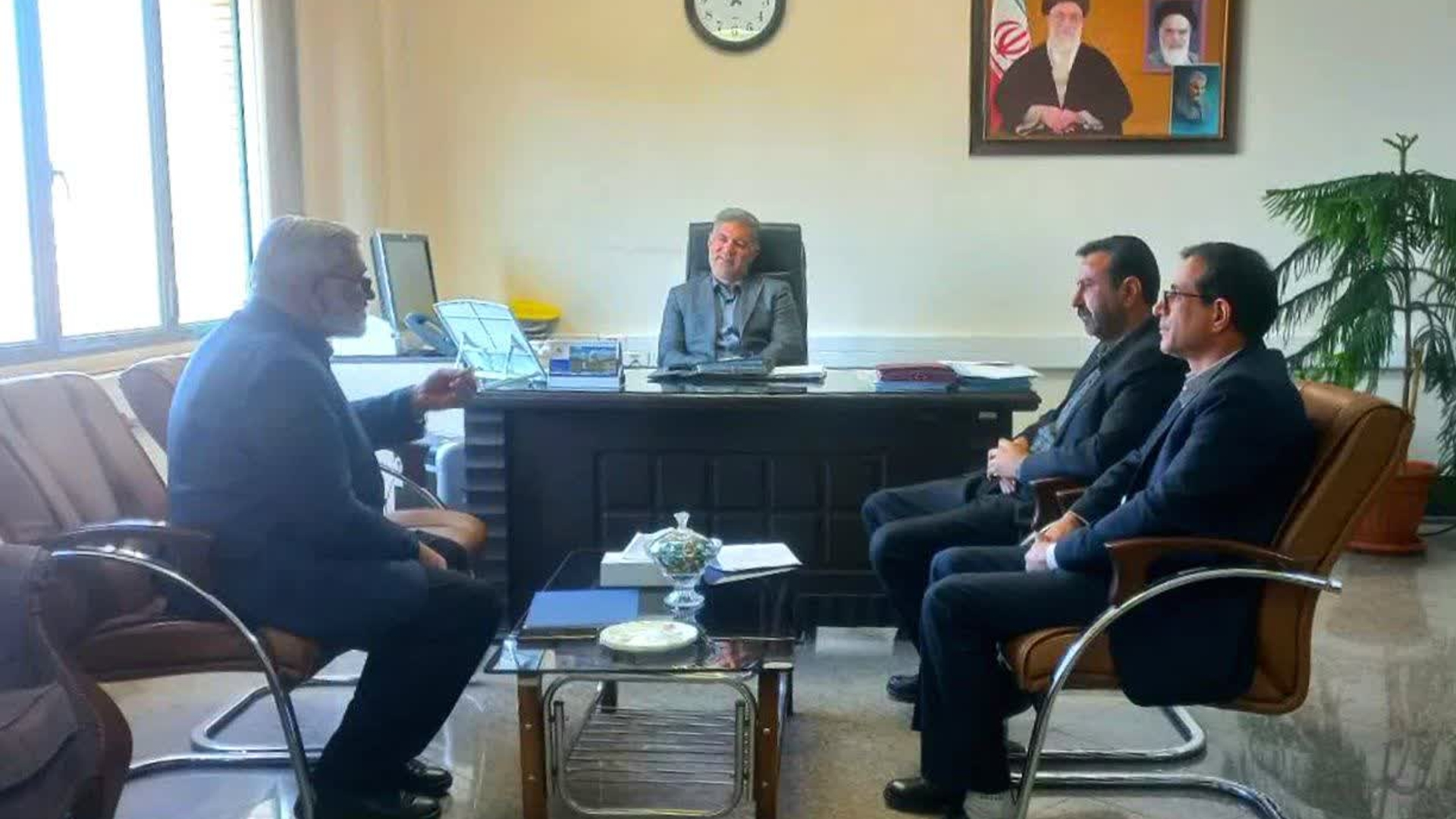 بررسی مسائل و راهکارهای توسعه بخش تعاونی‌ها و خدمات‌رسانی به کارکنان دولت در سطح استان