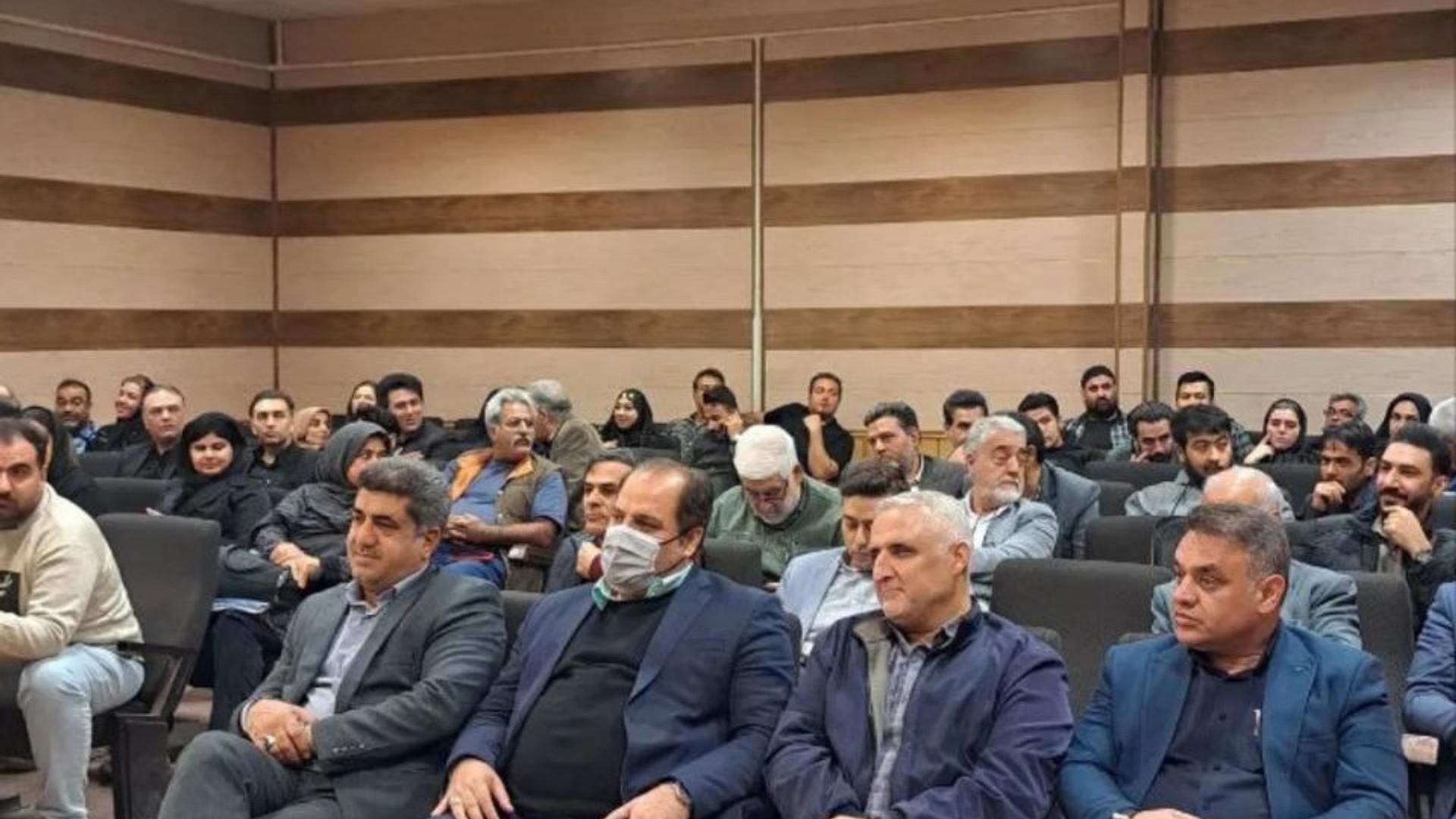 نشست صمیمی اصحاب فرهنگ و هنر با فرماندار