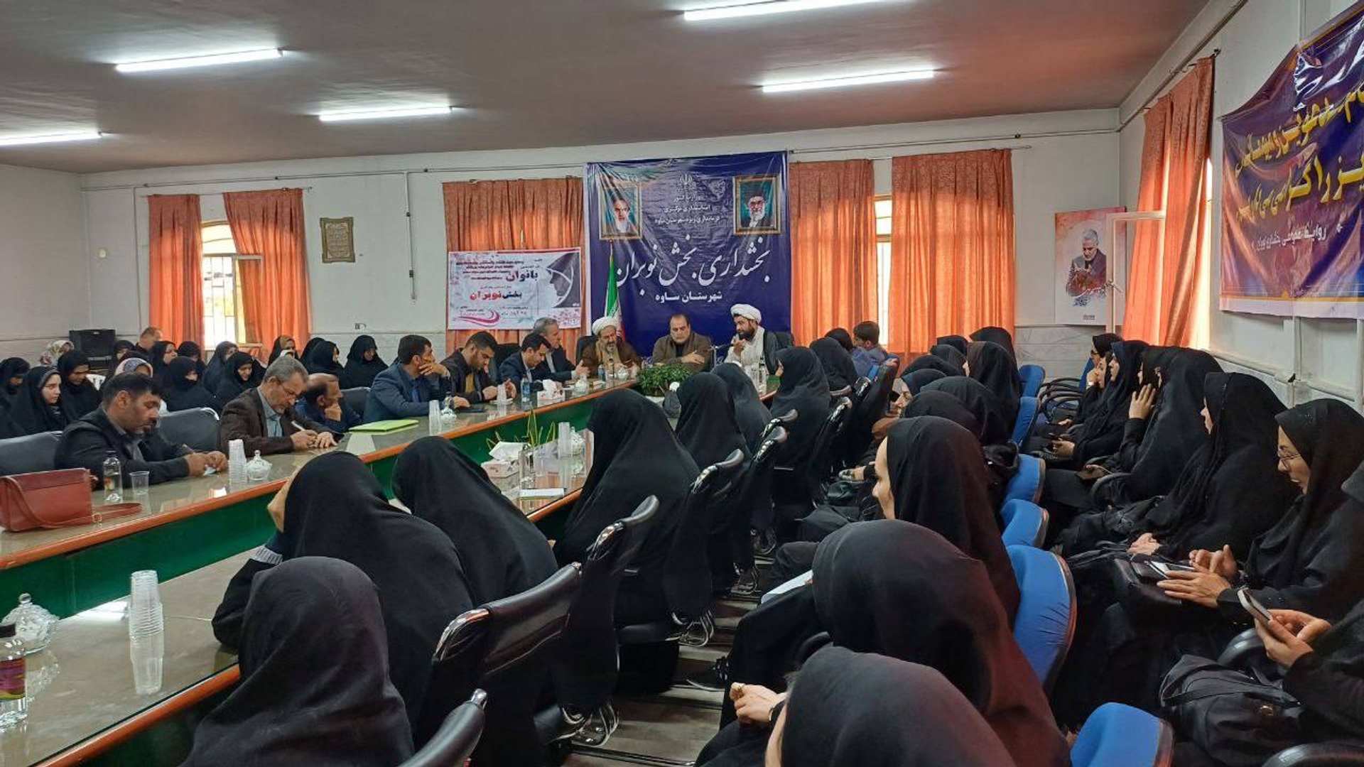 با حضور فرماندار ساوه؛ 
جلسه هم‌اندیشی بانوان فعال اجتماعی و کارآفرین برگزار شد