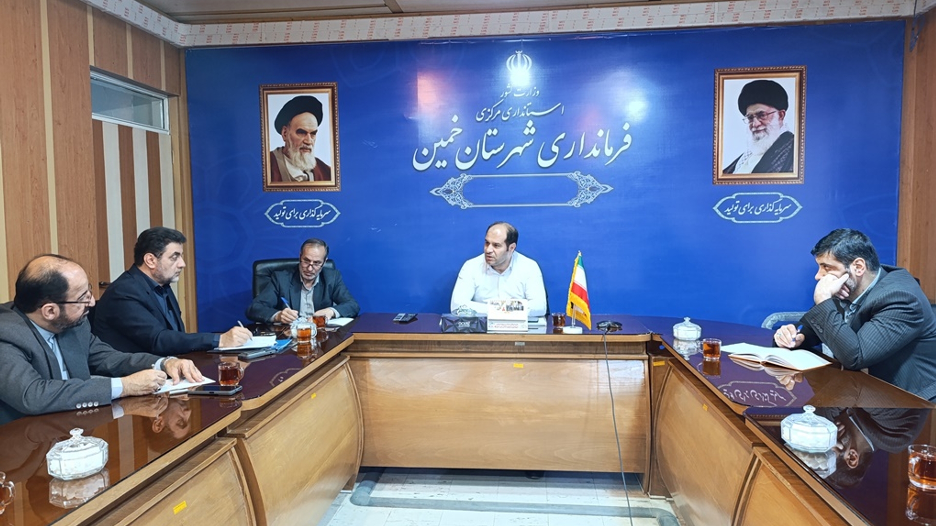 دومین نشست هم اندیشی معاون فرهنگی و هنری مؤسسه تنظیم و نشر آثار حضرت امام با فرماندار شهرستان خمین برگزار شد