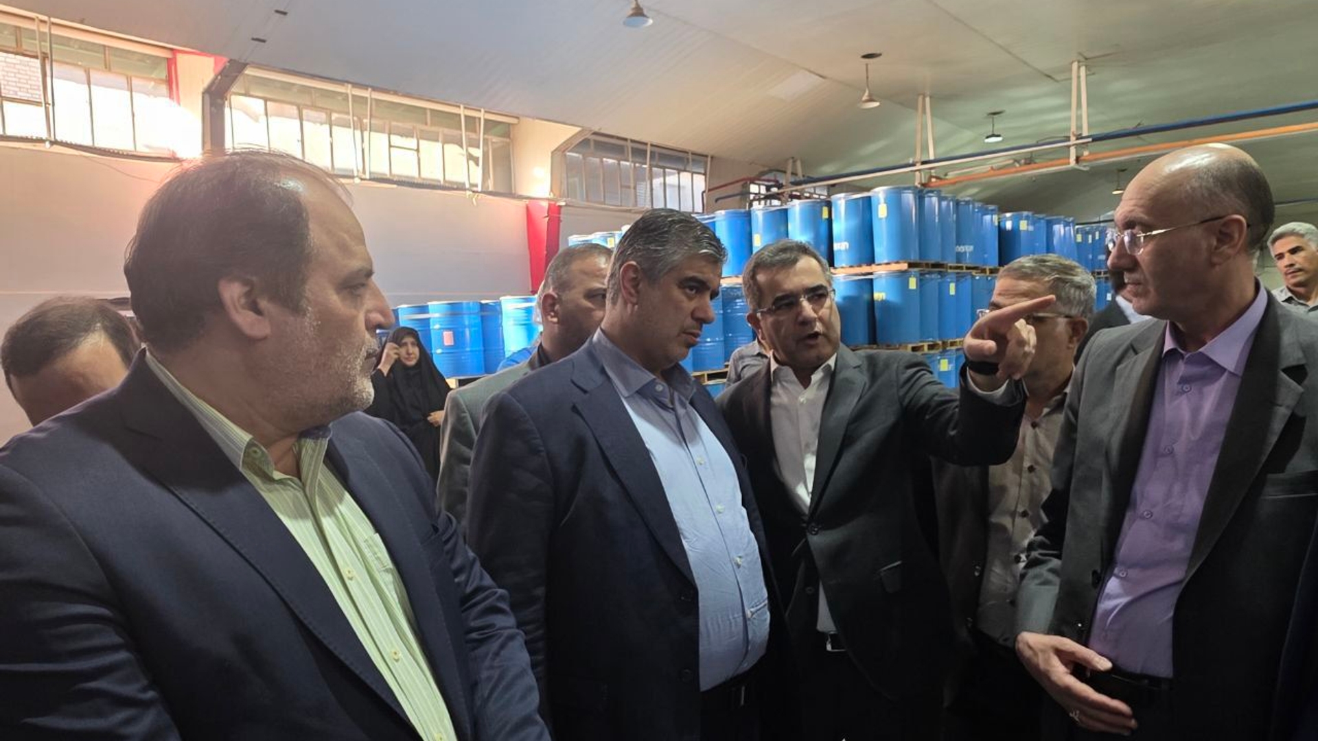 بازدید استاندار مرکزی از شرکت‌های آرمیتاژ و نار ایران