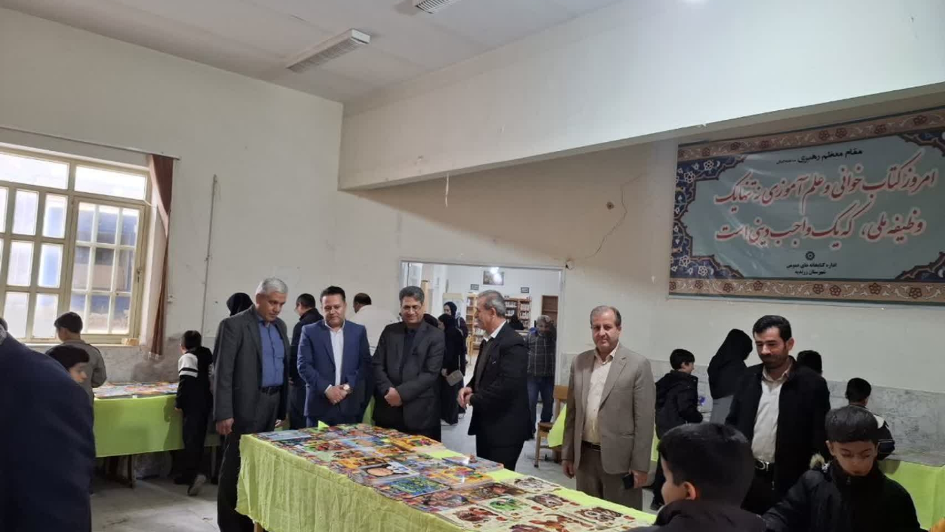 نمایشگاه ۷۰۰ عنوان کتاب در کتابخانه امام علی (ع) مامونیه برپا شد