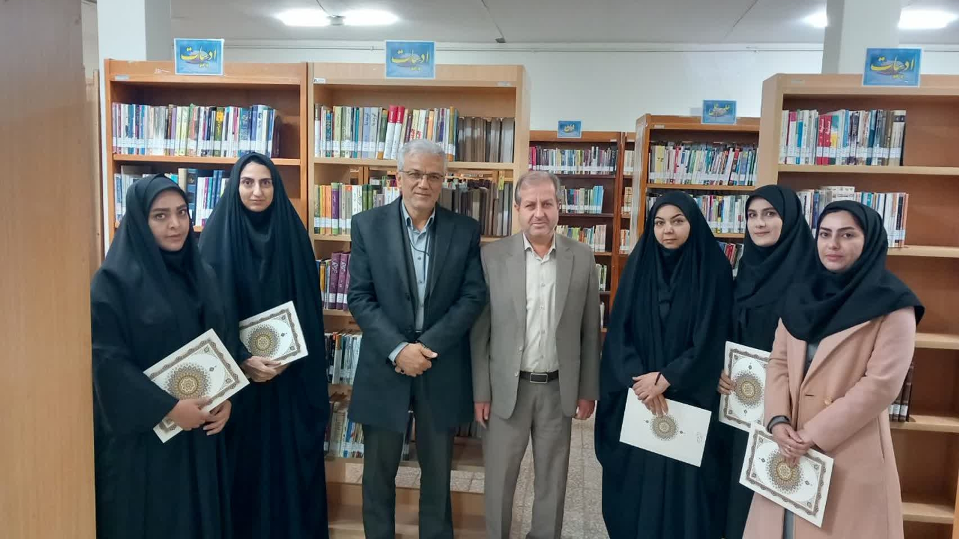 تجلیل از کتابداران شهرستان زرندیه در دومین روز هفته کتاب و کتابخوانی