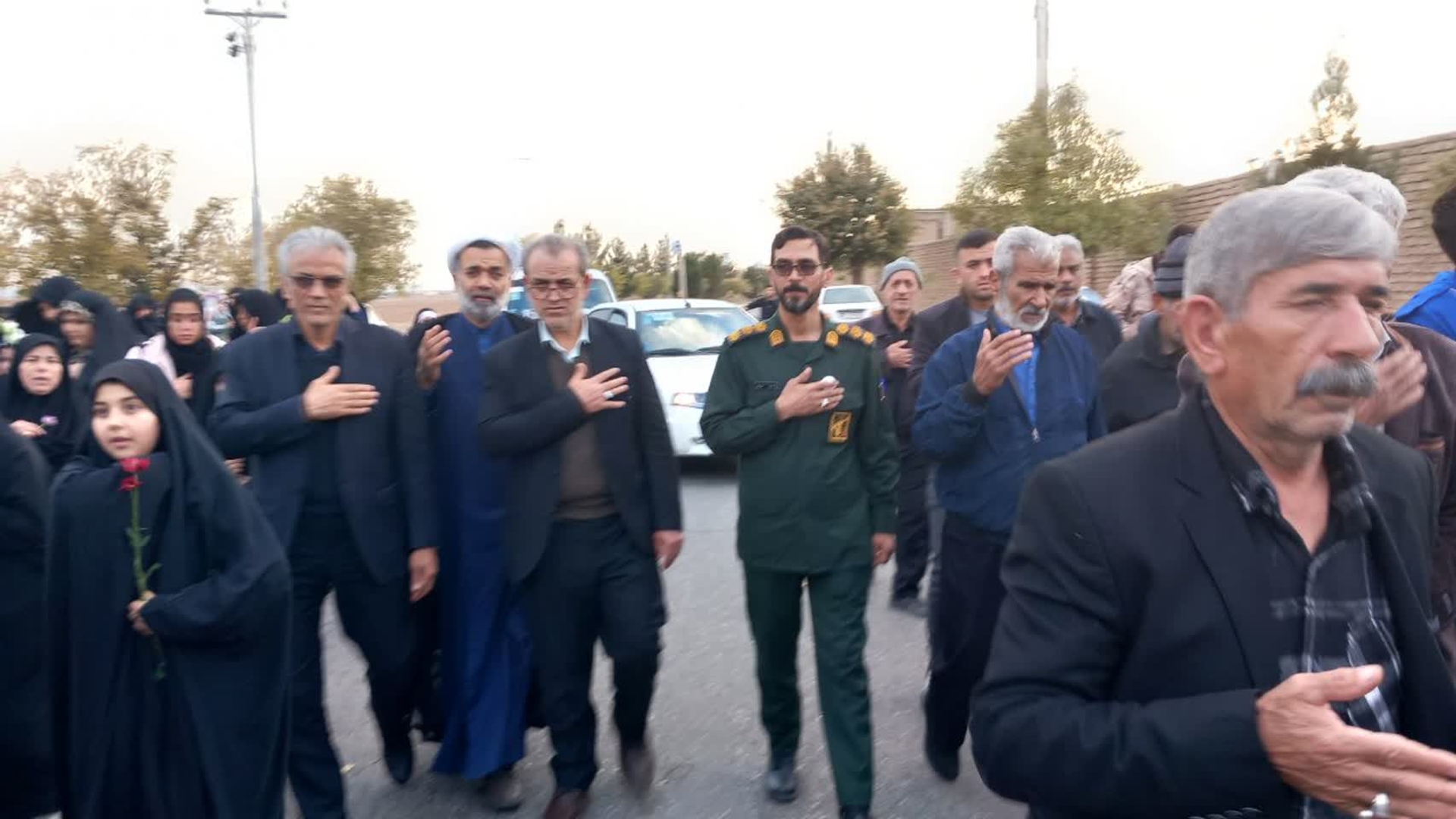 حضور پرشور مردم در استقبال از شهدای گمنام زرندیه