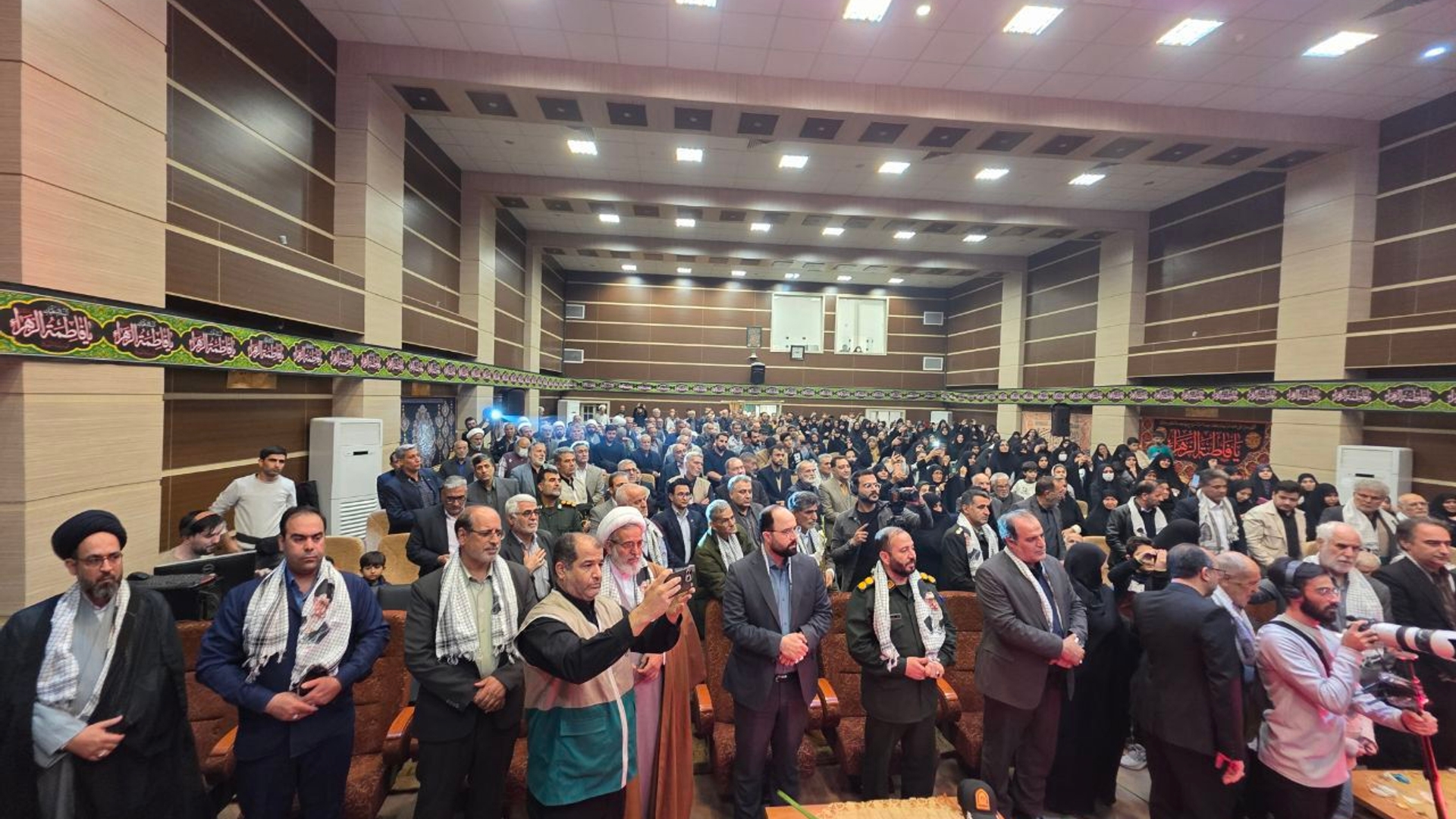 آیین تجلیل از دلاورمردان ساوجی و رونمایی کتاب «۲۴ نفر در خاک سوسنگرد» برگزار شد