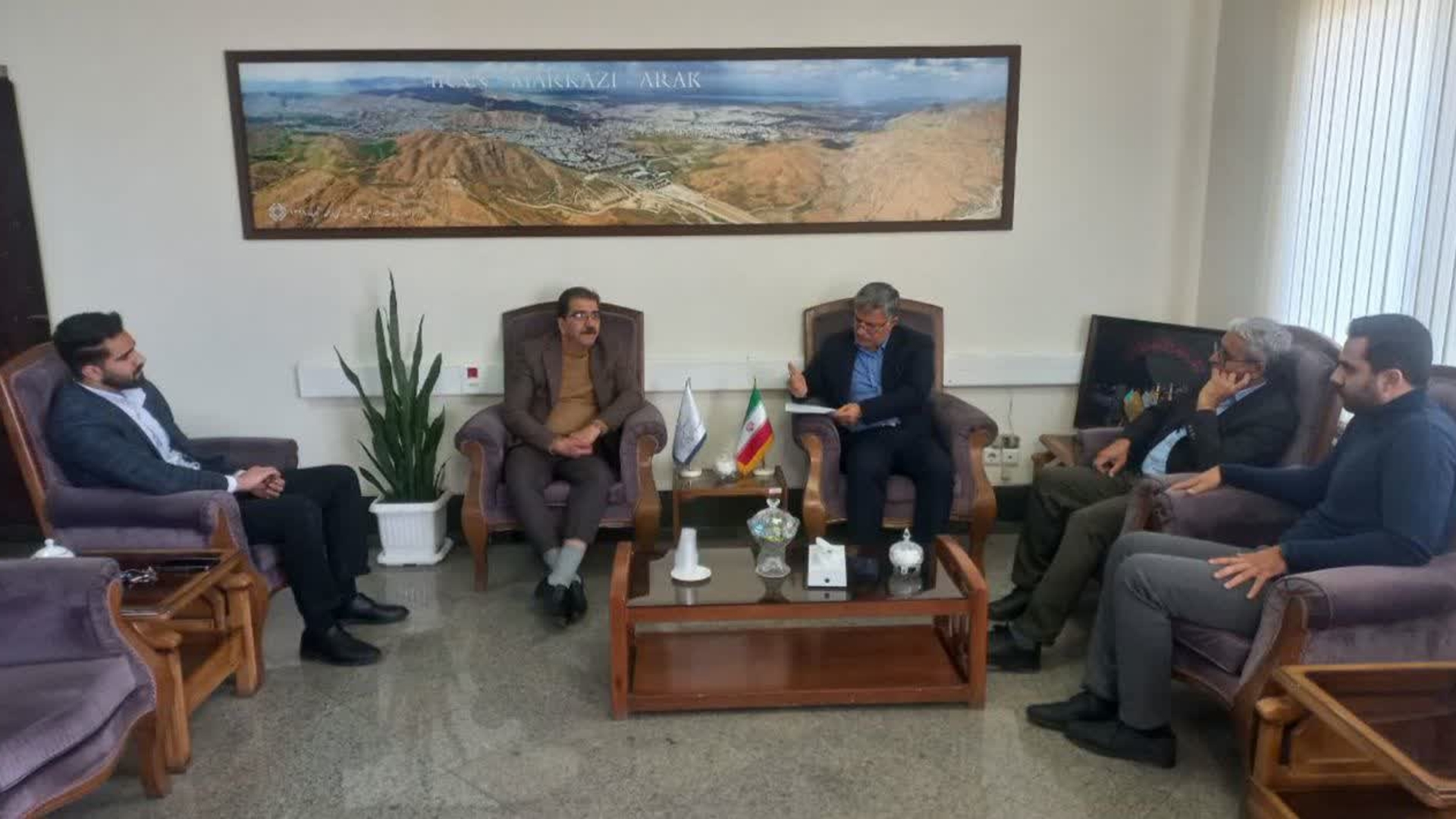 نشست اعضای حزب اتحاد ملت با معاون سیاسی، امنیتی و اجتماعی استانداری مرکزی