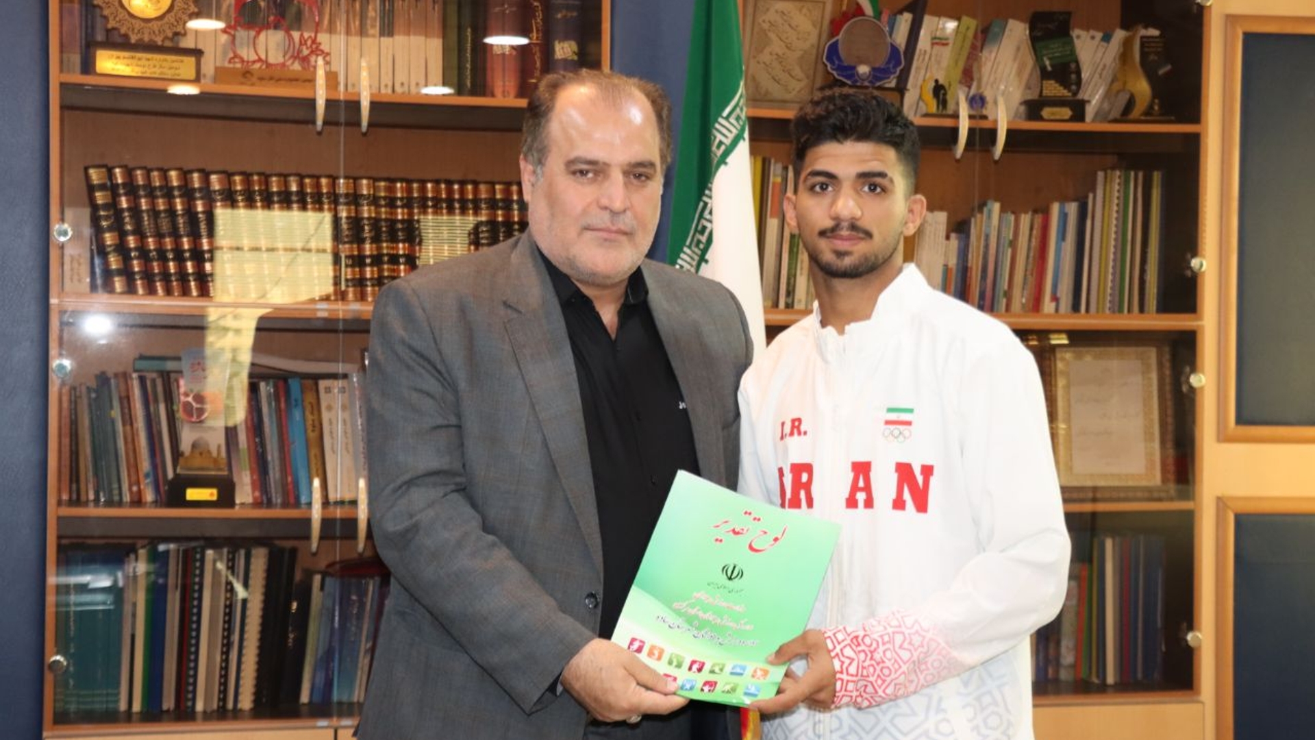 تقدیر از قهرمان ووشو کار شهرستان