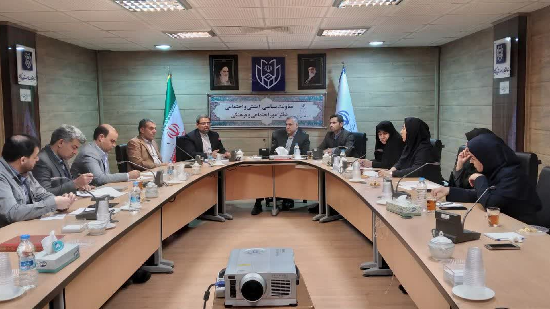 جلسه ارزیابی عملکرد دفتر امور اجتماعی و فرهنگی استانداری مرکزی برگزار شد.