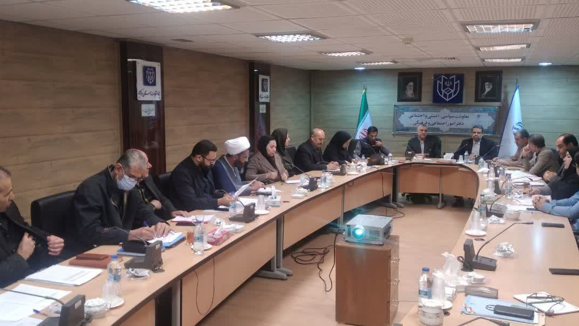 جلسه بررسی نحوه هزینه کرد اعتبارات کنترل و کاهش آسیب های اجتماعی استان مرکزی با حضور پوراحمدنژاد مدیر ارزیابی عملکرد سازمان امور اجتماعی کشور برگزارشد.