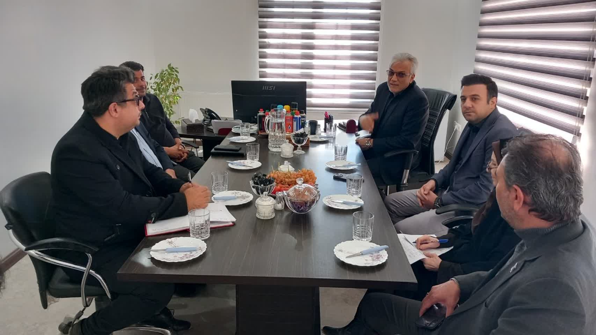 بررسی مشکلات تولیدکنندگان زرندیه در بازدید فرماندار از شهرک صنعتی زاویه