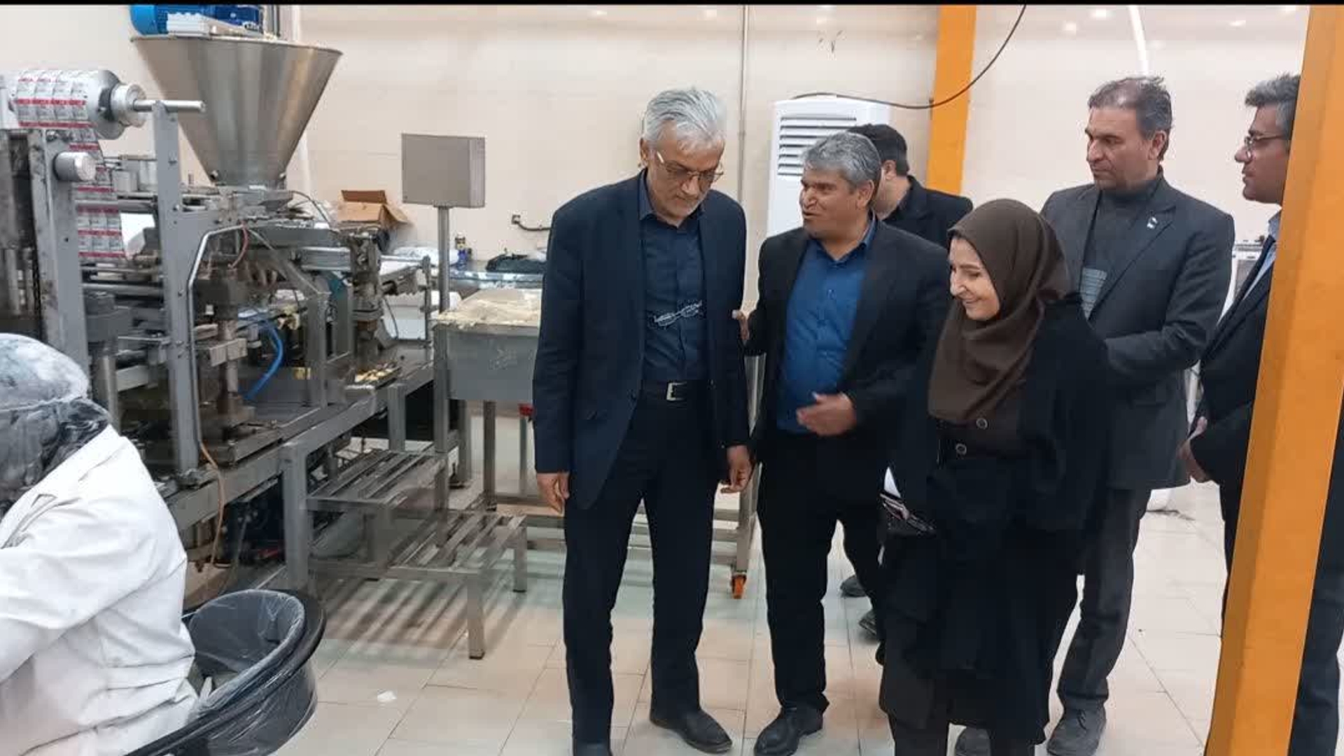 بررسی مشکلات واحد تولیدی سامان تجارت ورنا در شهرک صنعتی زاویه