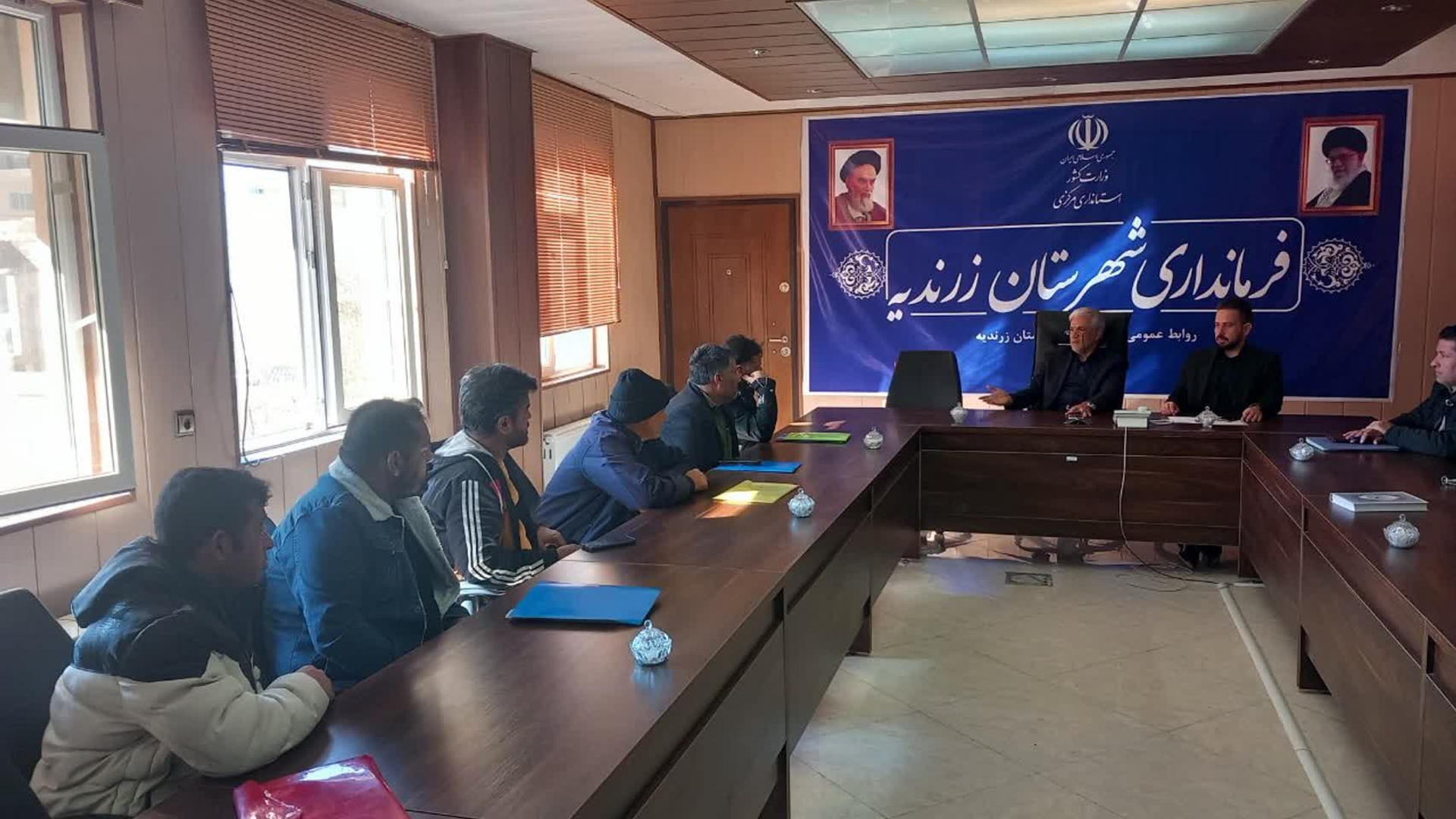 جلسه رفع مسائل دامداران روستای علیشار بخش خرقان با حضور فرماندار برگزار شد