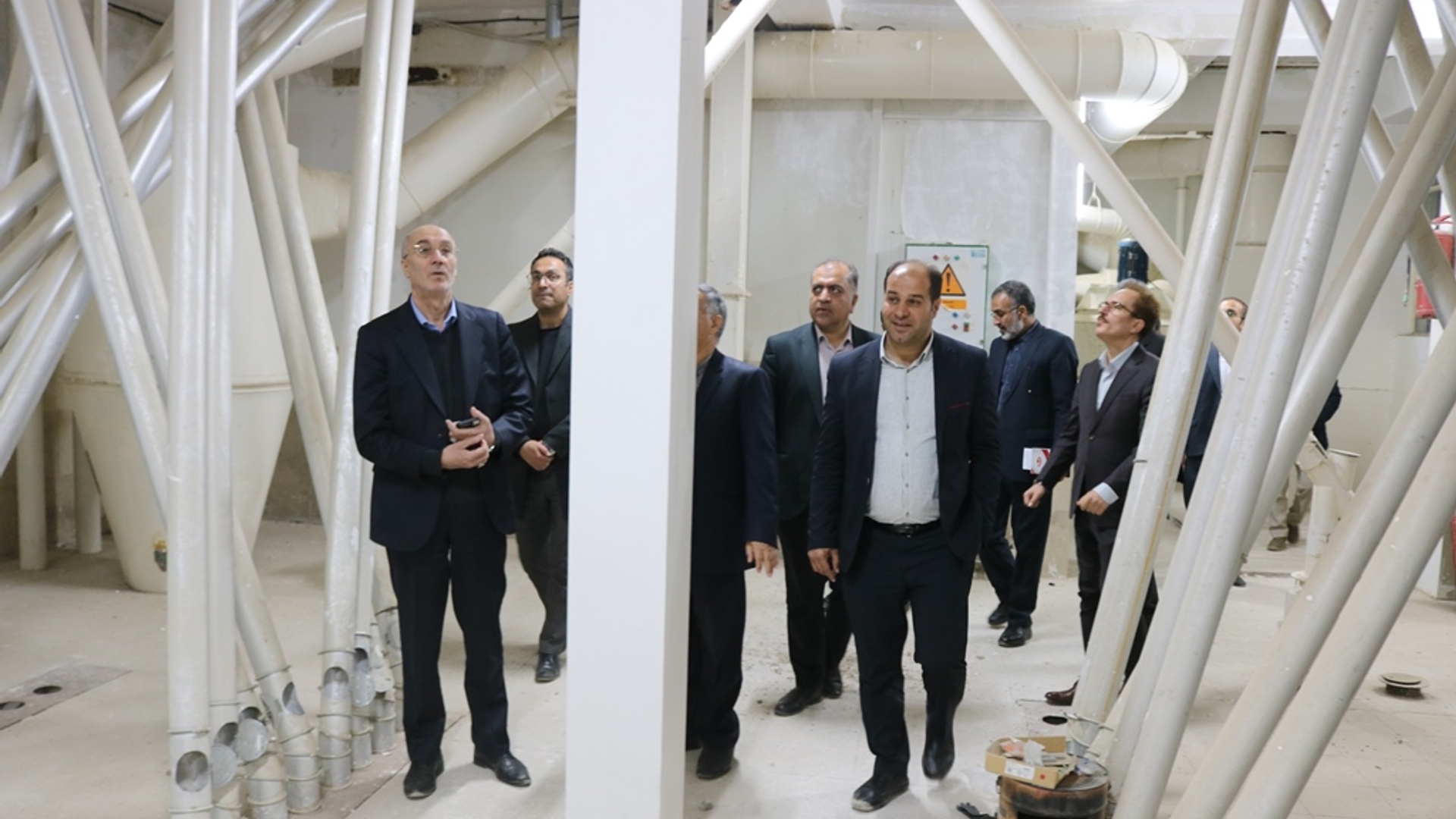 سرپرست معاونت هماهنگی امور اقتصادی استانداری از کارخانه آرد هفت سواران شهرستان خمین بازدید کرد