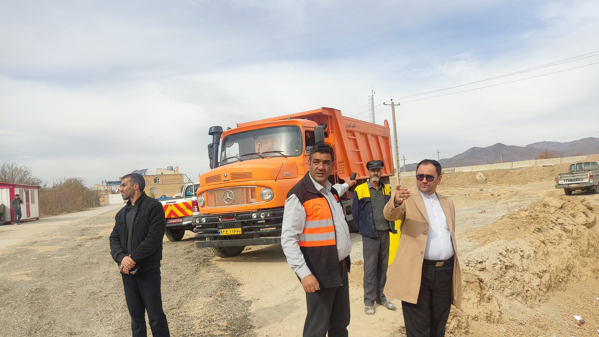 🔘 بازدید میدانی فرماندار شهرستان خنداب از روند احداث زیرگذر ایجان