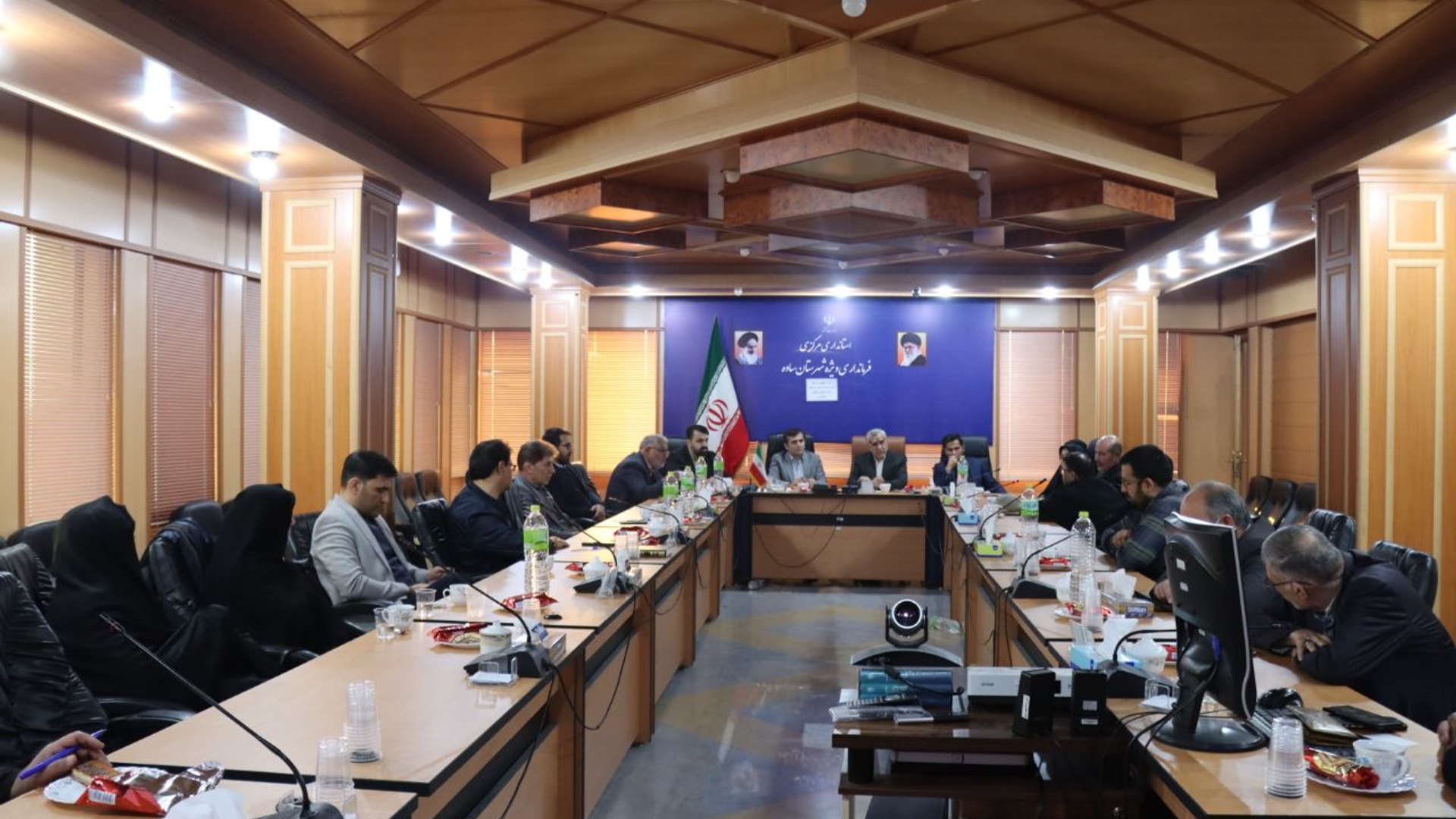 نشست تشکل های مردم نهاد با مدیر کل امور اجتماعی و فرهنگی استانداری