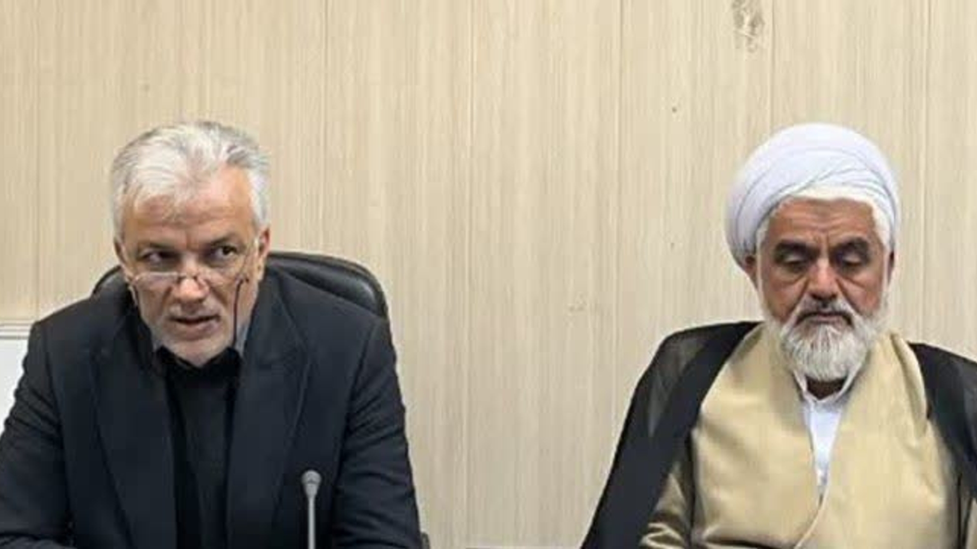 پیام تبریک حجت‌الاسلام والمسلمین حسین ابراهیمی امام جمعه و مهدی احمدی فرماندار شهرستان زرندیه به مناسبت فرا رسیدن دهم آذر روز مجلس.