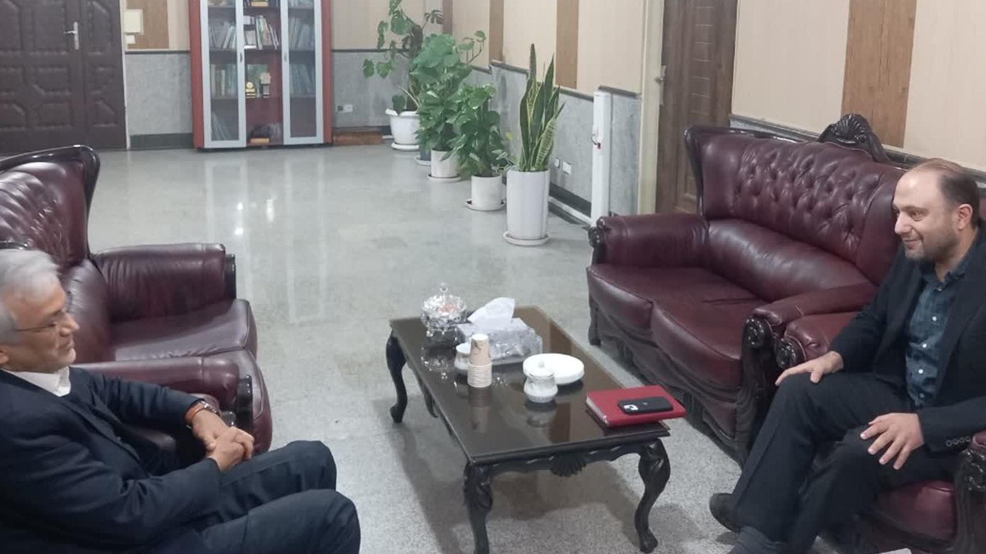 مشکلات کشتارگاه صنعتی طیور سپید بال با پیگیری فرماندار زرندیه بررسی شد