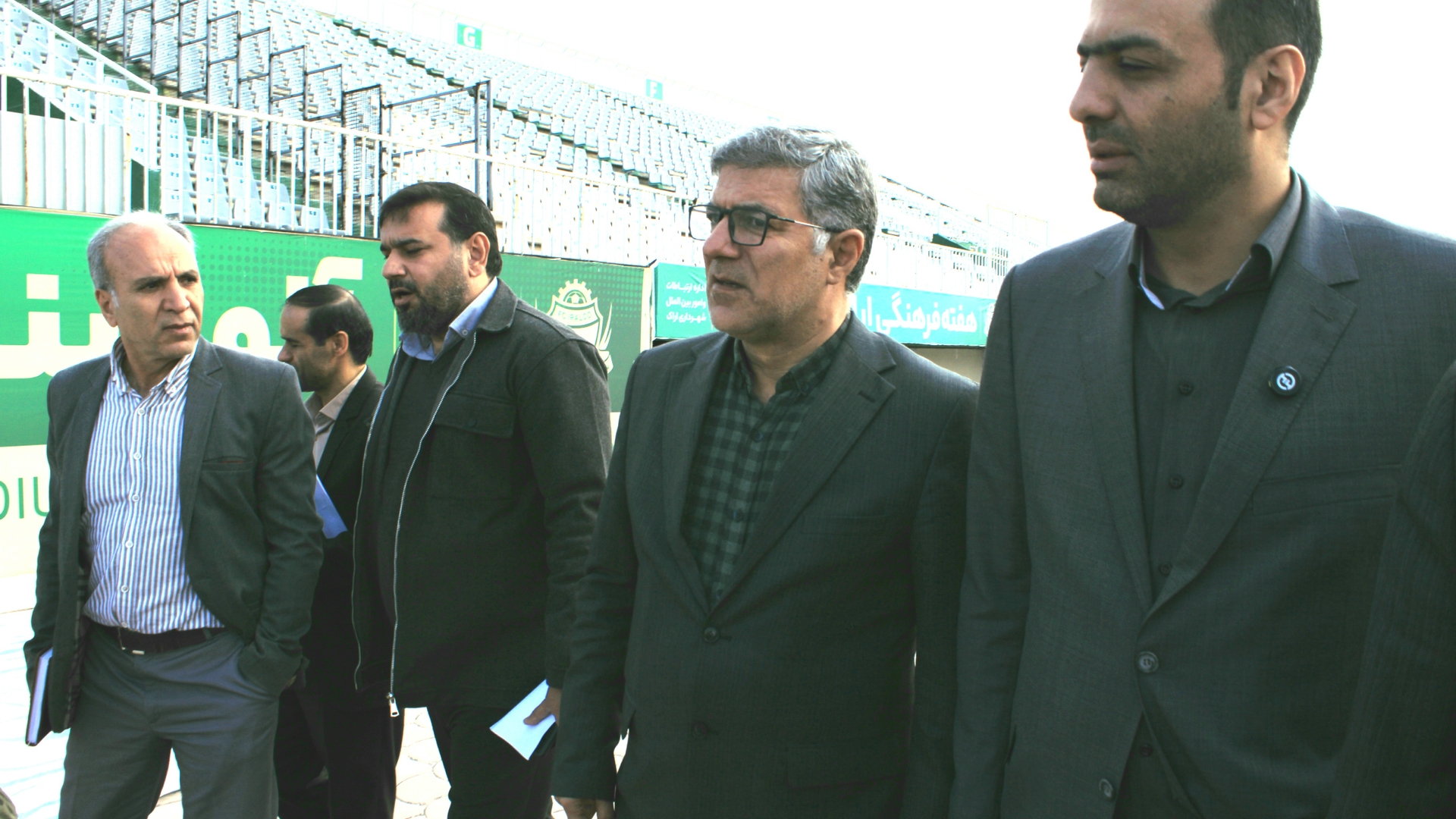 بازدید معاون سیاسی،امنیتی و اجتماعی استانداری مرکزی از ورزشگاه امام خمینی(ره) اراک و استادیوم محل برگزاری شهرآورد