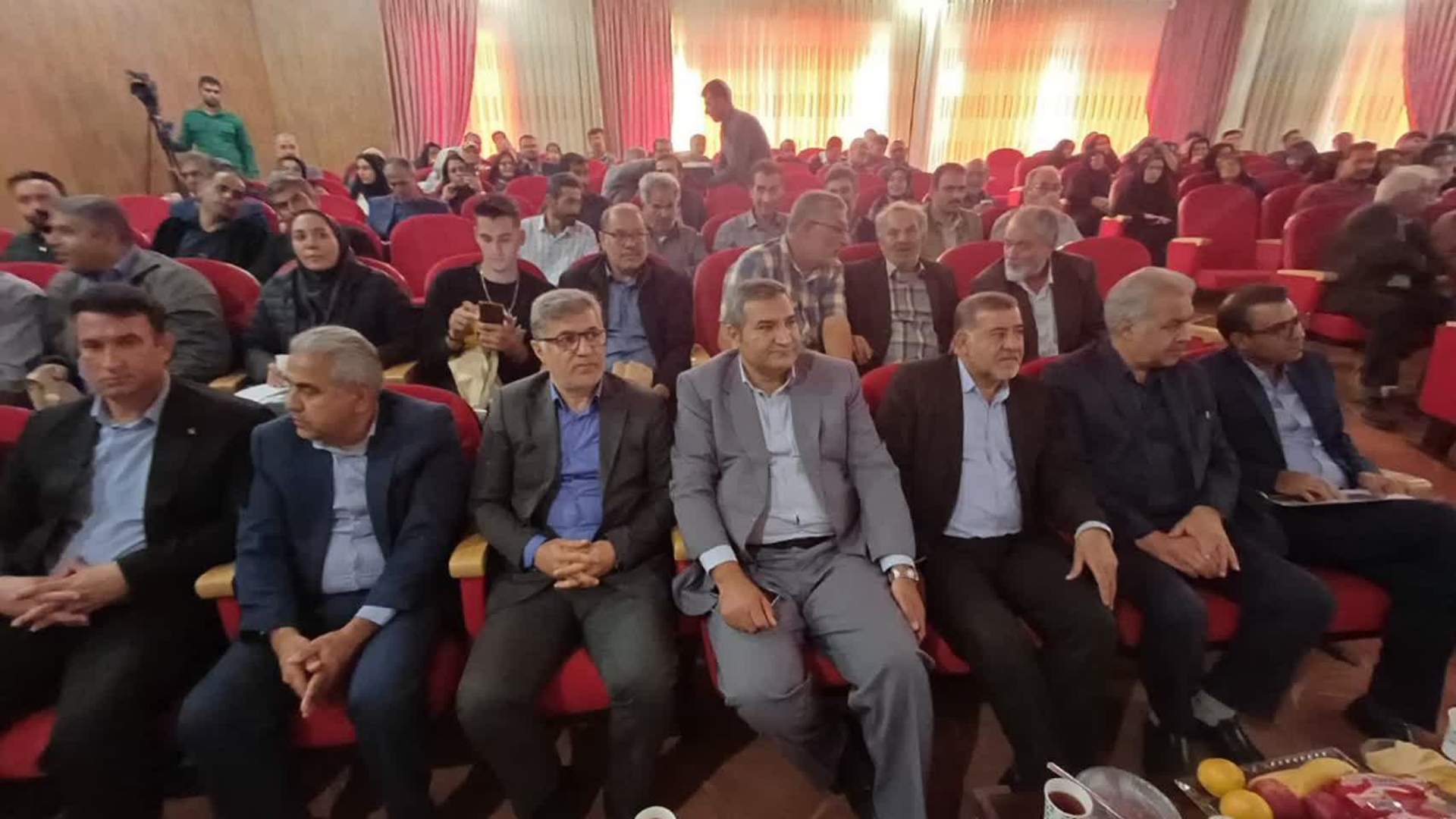 🔻 تصاویری دیگر از برگزاری سومین جشنواره زعفران کمیجان همزمان با هفته فرهنگی شهرستان