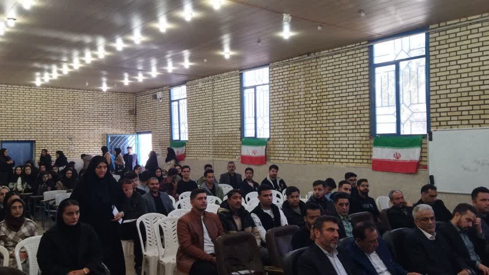 نشست صمیمی دانشجویی با حضور فرماندار زرندیه برگزار شد