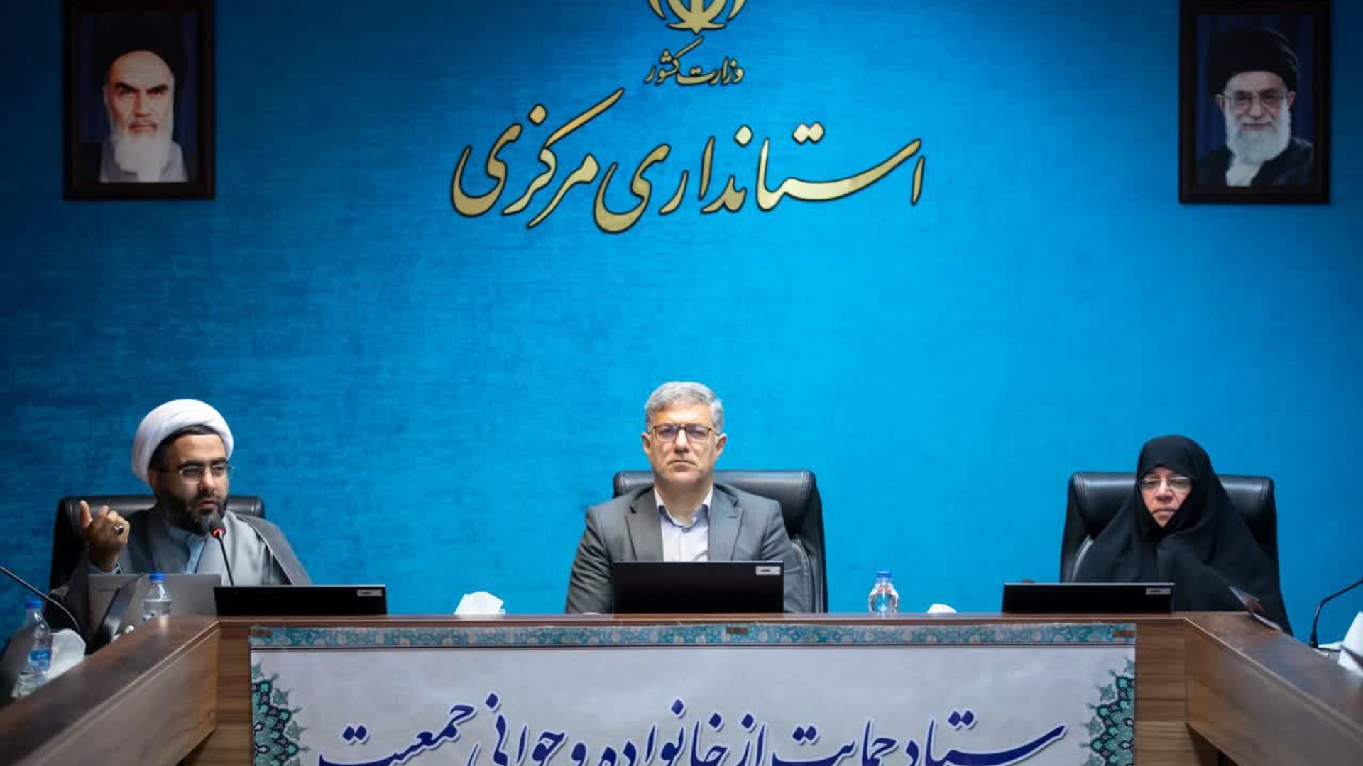 نشست ستاد حمایت از خانواده و جوانی جمعیت با حضور فرماندار زرندیه برگزار شد