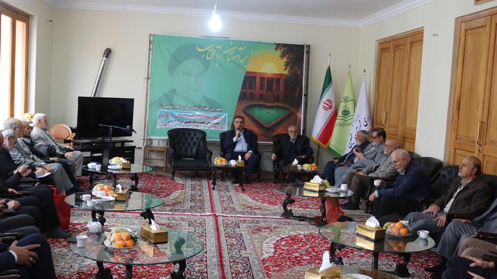 نشست اعضای مجمع استانداران ادوار استان مرکزی در شهرستان خمین برگزار شد