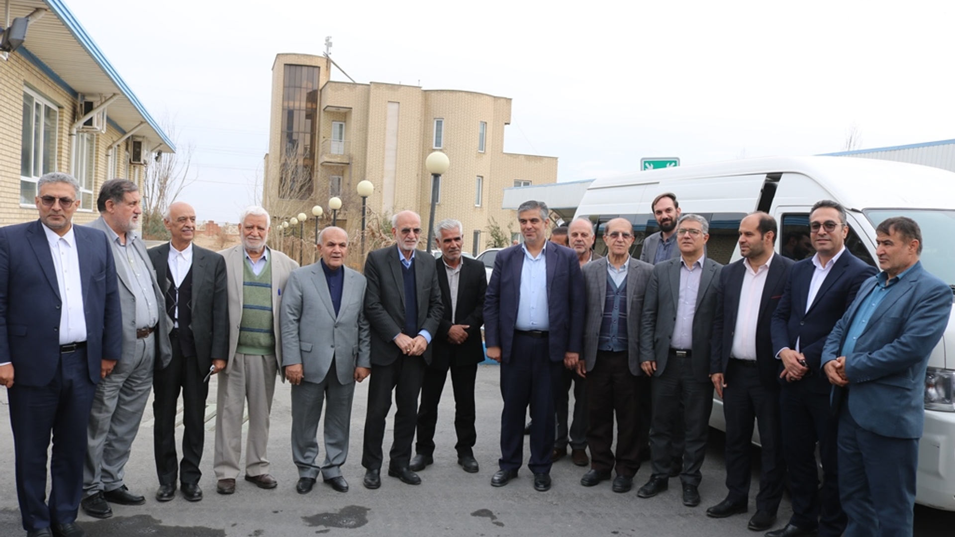 استانداران ادوار استان مرکزی از شرکت فروسیلیسیم خمین بازدید کردند