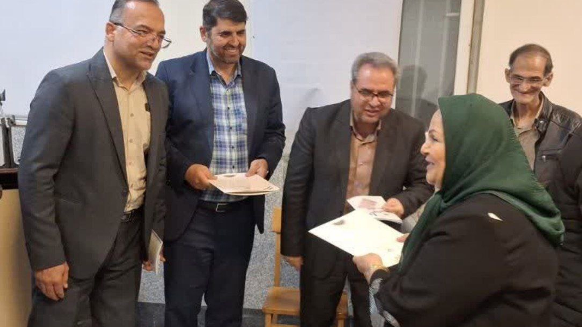 رونمایی از کتاب دو نویسنده فعال  شهر محلات