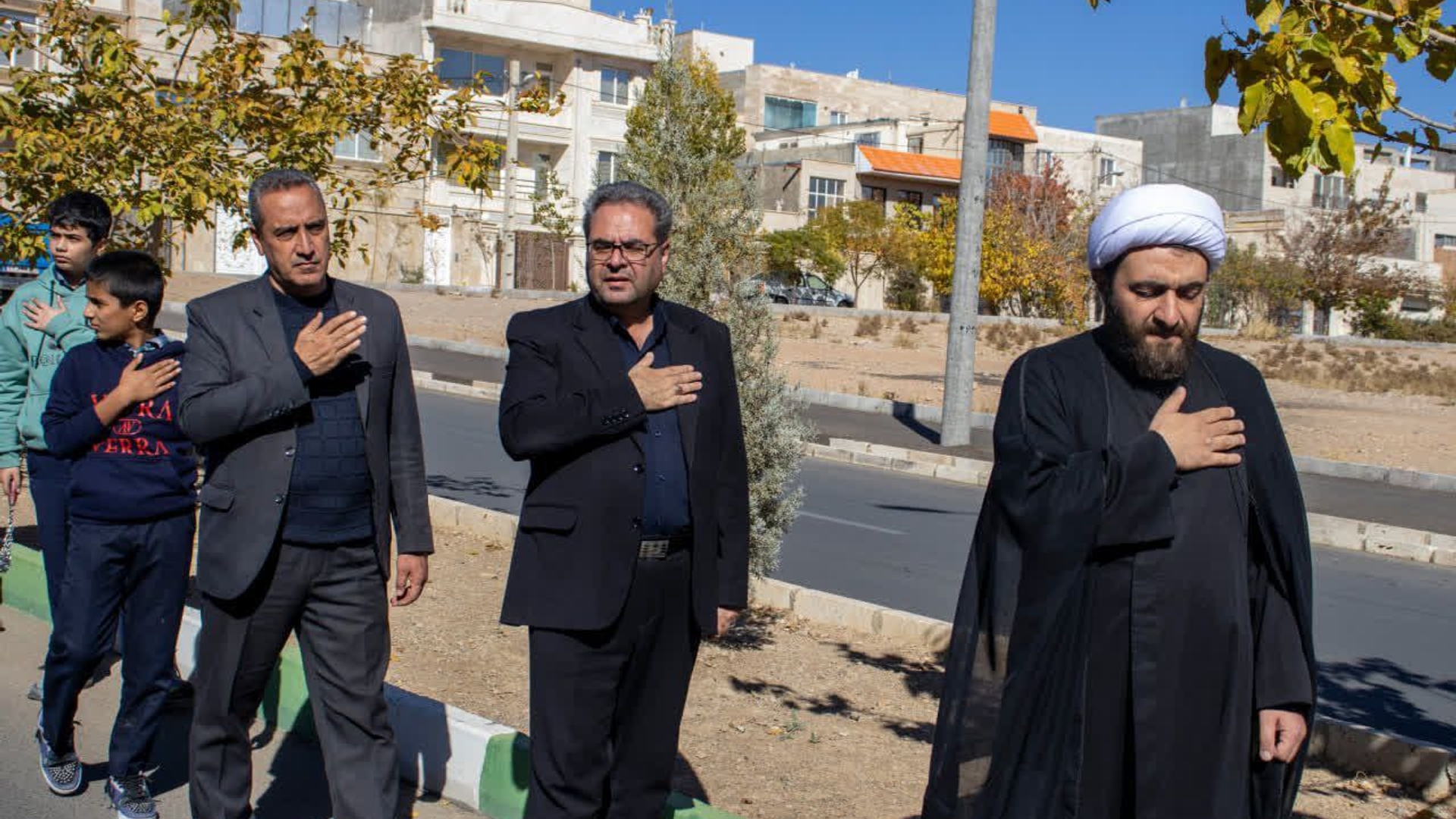 حرکت دسته عزاداری دانش آموزان دبیرستان المهدی(عج) به مناسبت شهادت حضرت زهرا(س)