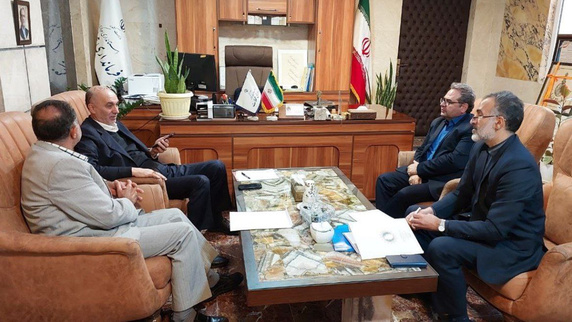 دیدار چهره‌به‌چهره تعدادی از تولیدکنندگان و اصناف شهرستان محلات با معاون اقتصادی استاندار مرکزی برگزار شد