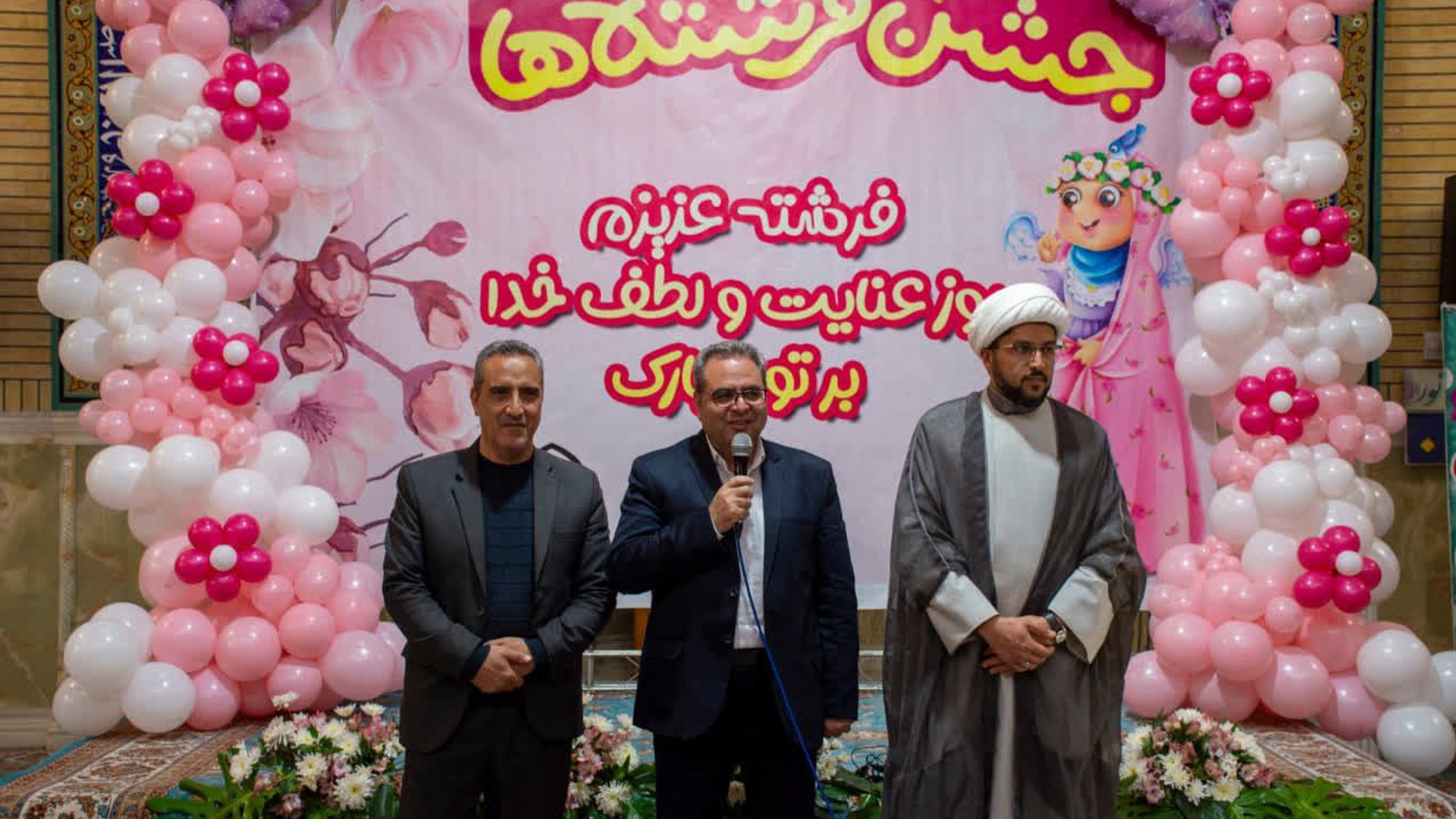 چهارصد نفر از دانش آموزان دختر شهرستان محلات در مسجدالقائم(عج)، رسیدن به سن تکلیف را کنار هم جشن گرفتند.