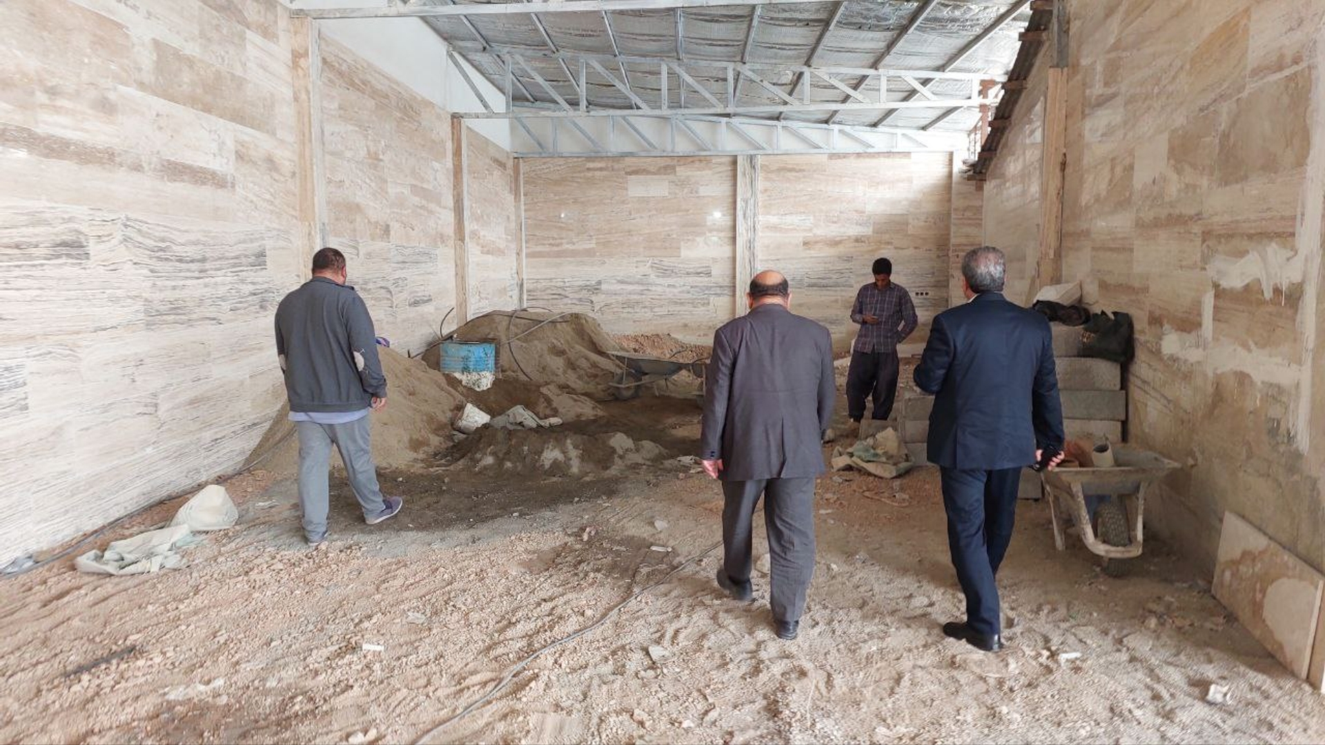 فرماندار شهرستان محلات از روند آماده‌سازی بازارچه اقتصاد مقاومتی بازدید کرد