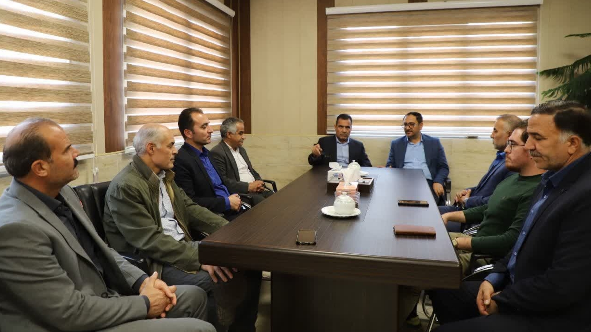 💢 دیدار فرماندار به اتفاق مسئولان و خیرین شهرستان خنداب با مدیرکل نوسازی مدارس استان