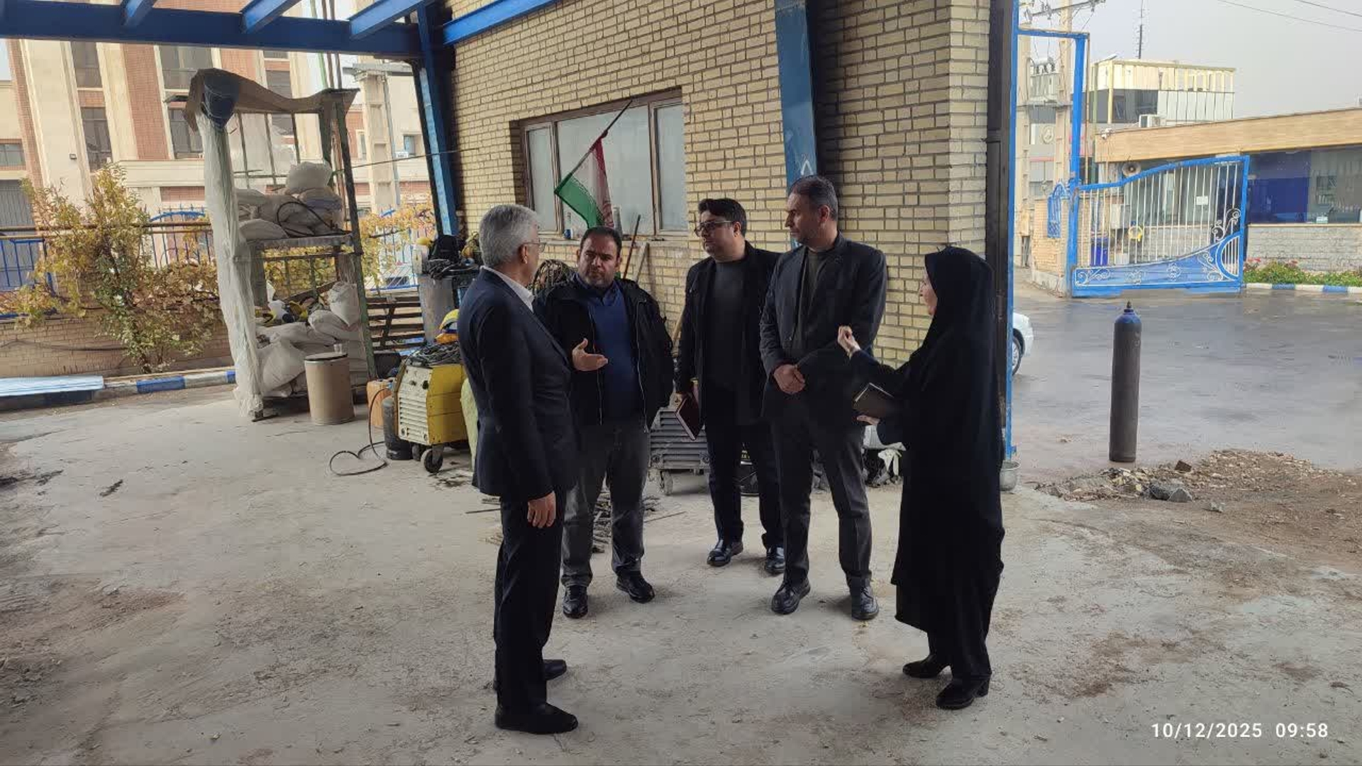 بازدید فرماندار شهرستان زرندیه از شرکت گل‌بهار پارسیان در شهرک صنعتی مامونیه