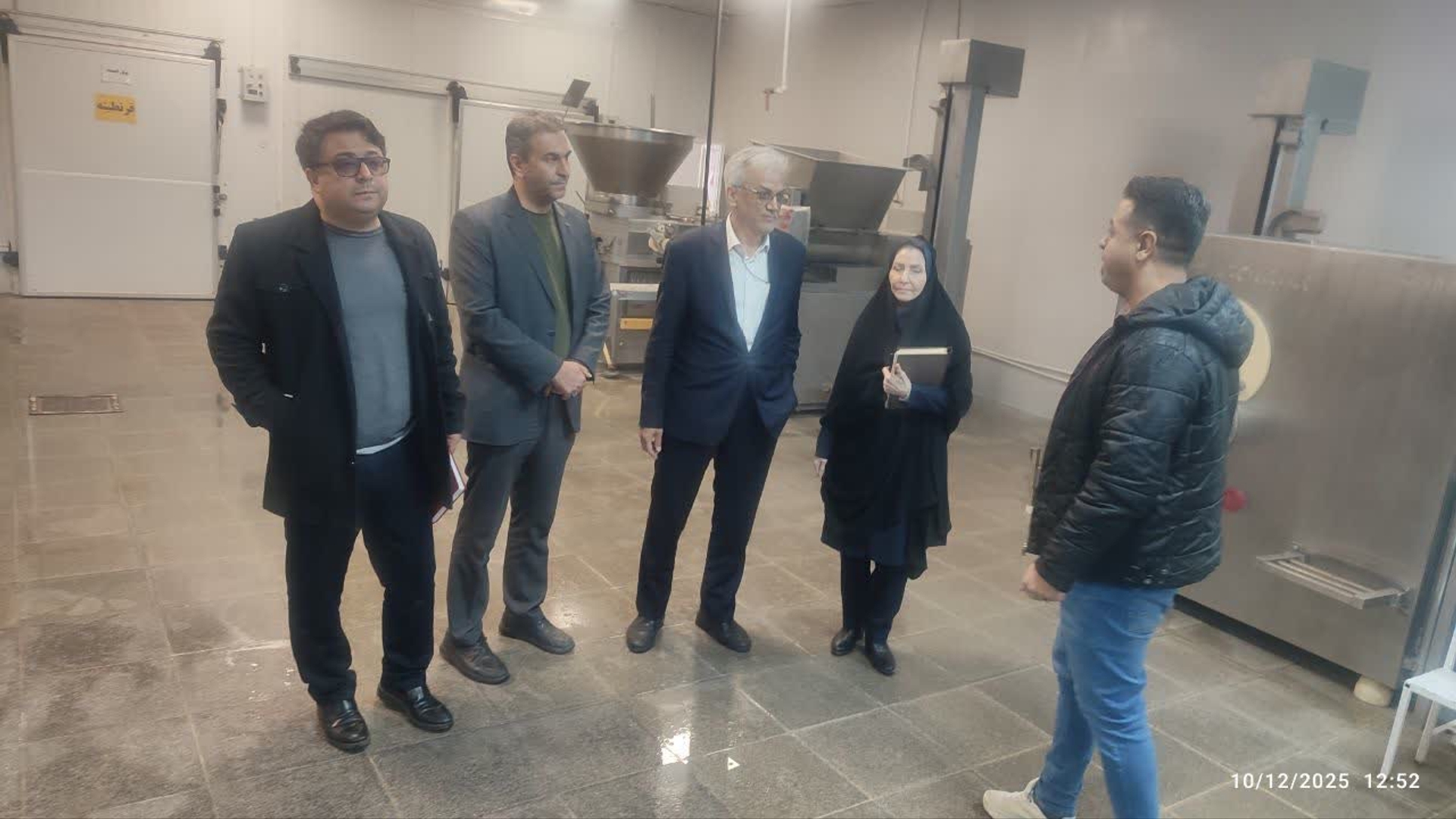 بازدید فرماندار شهرستان زرندیه از شرکت مهیار پروتئین در شهرک صنعتی مامونیه