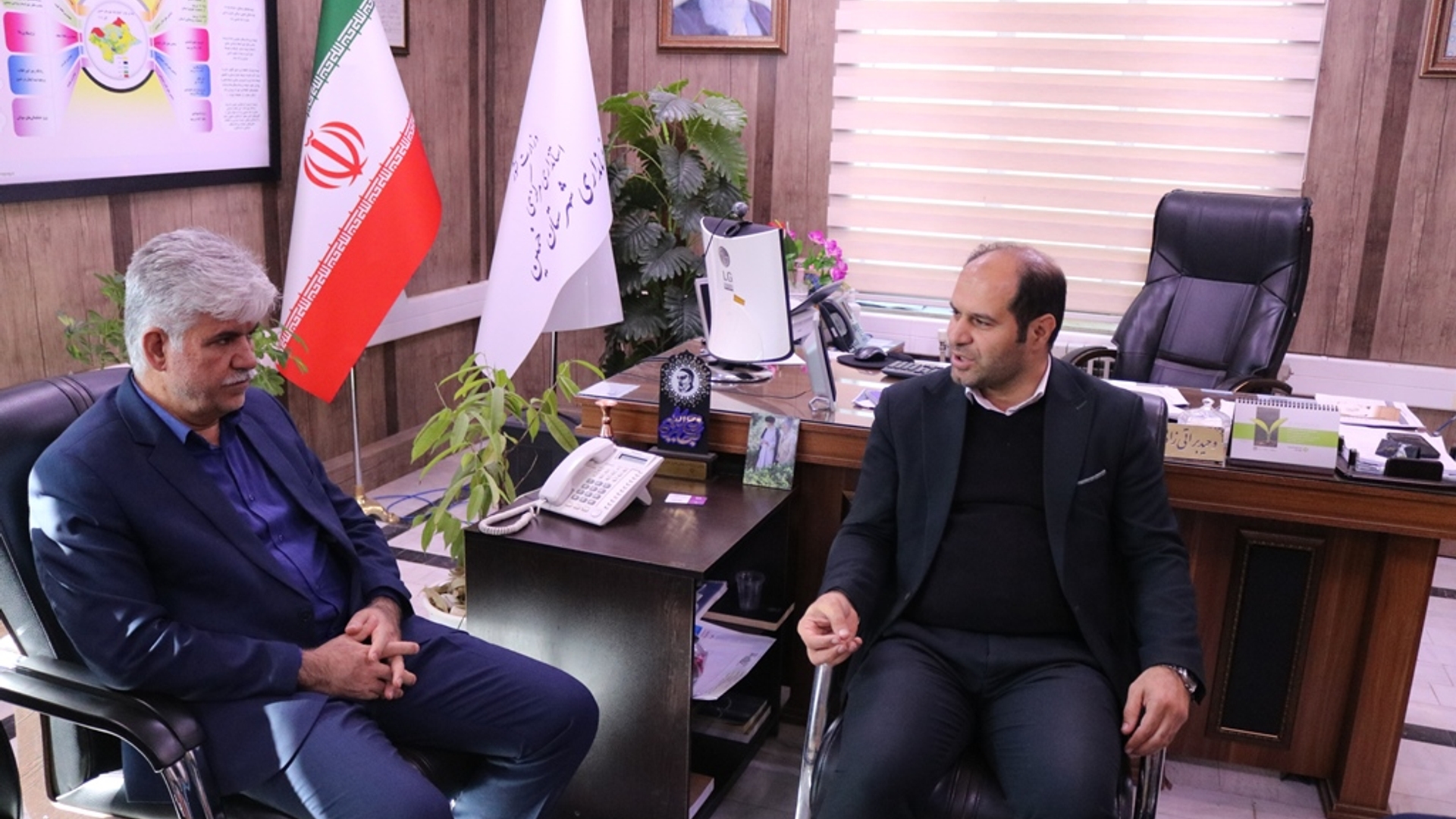 نشست مدیر عامل شرکت پخش فرآورده های نفتی استان با فرماندار شهرستان خمین